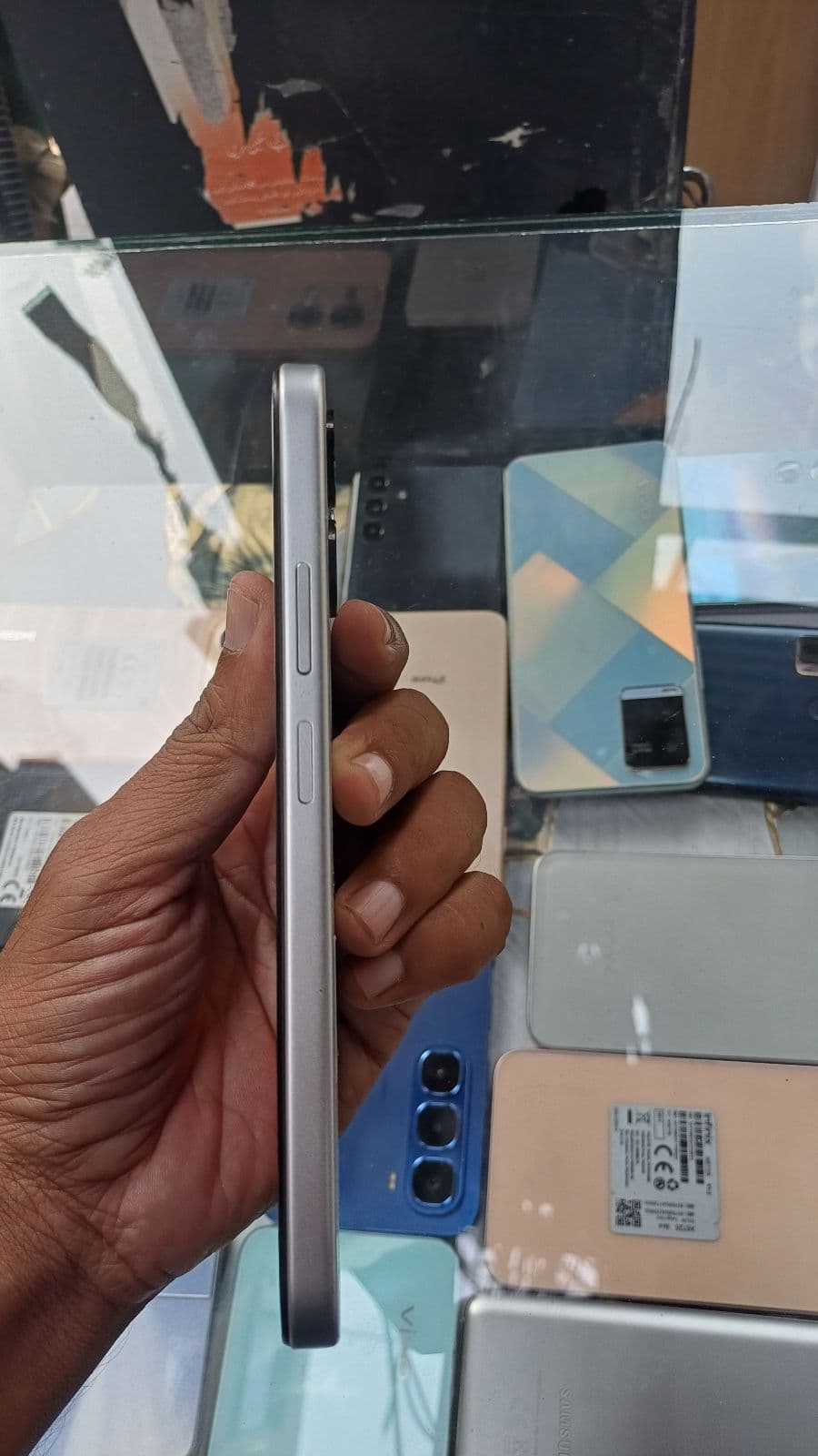 Oppo A6c 4GB / 64GB in Feather White — photo 3