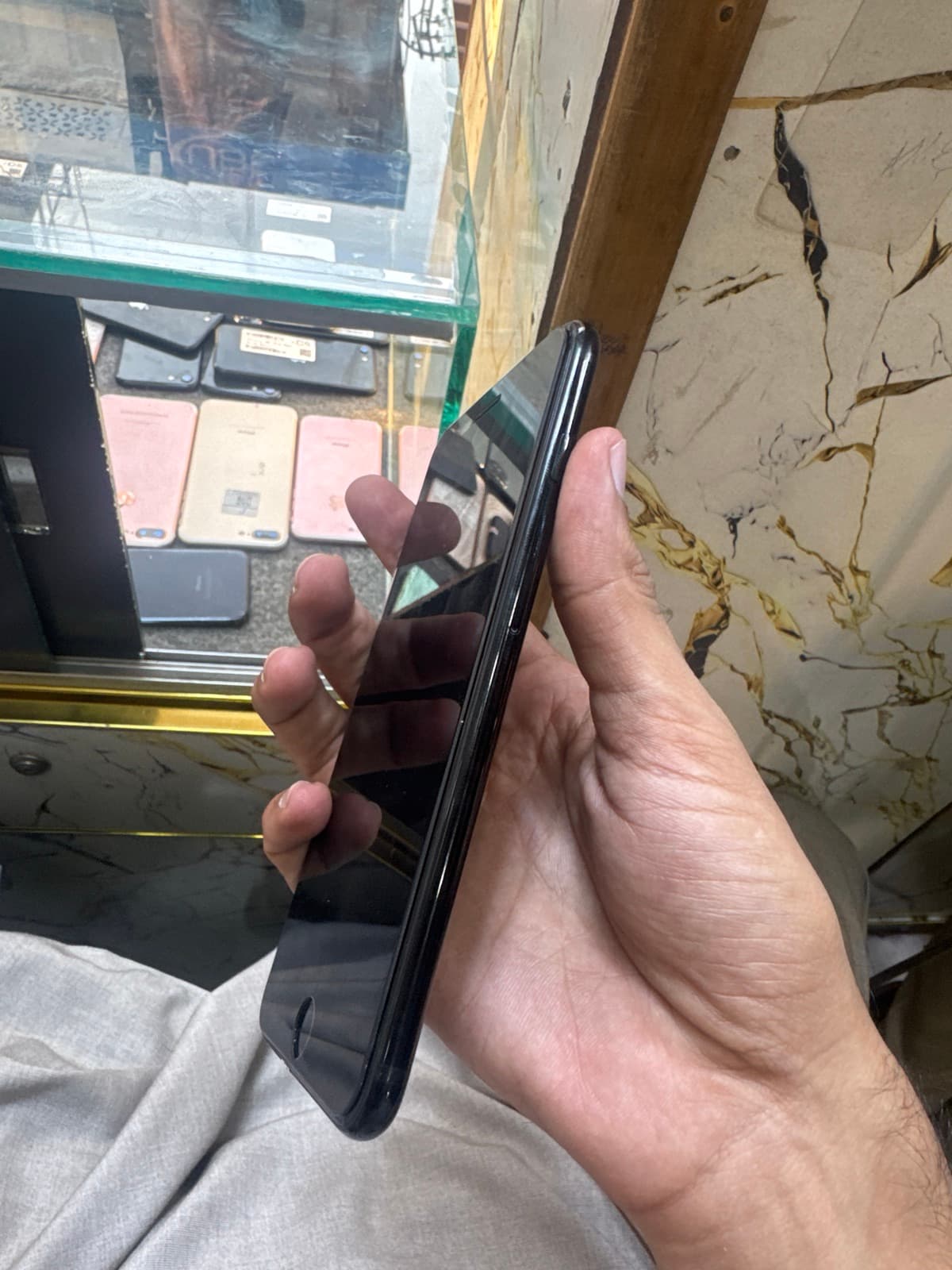 Apple iPhone 7 Plus 128GB in Jet Black — photo 3