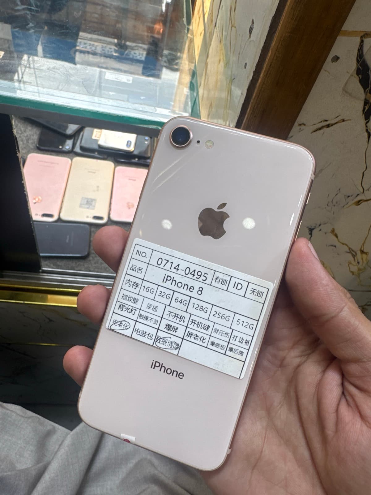 iPhone 8 · 64GB
