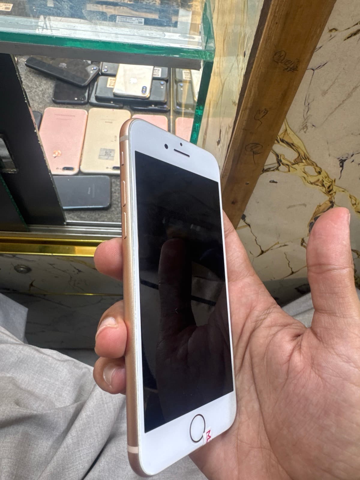 Apple iPhone 8 64GB in Gold — photo 2