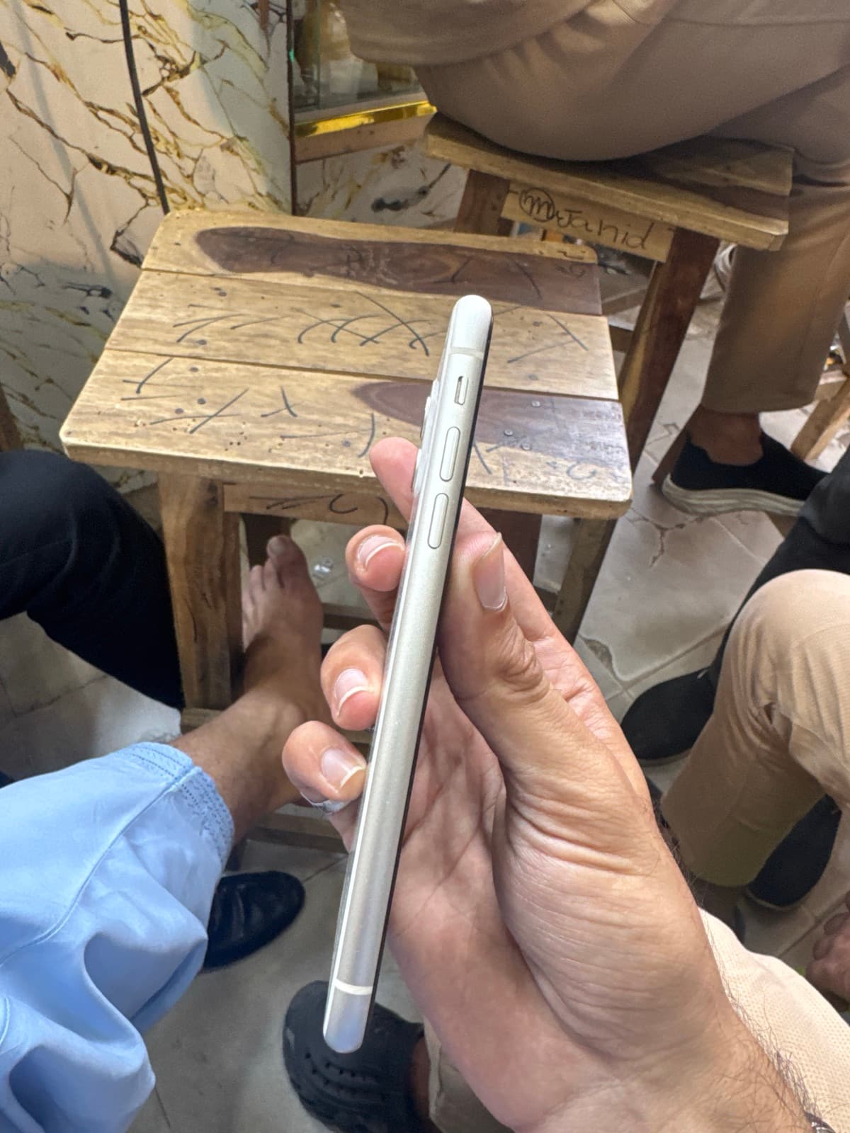 Apple iPhone 11 128GB in White — photo 2