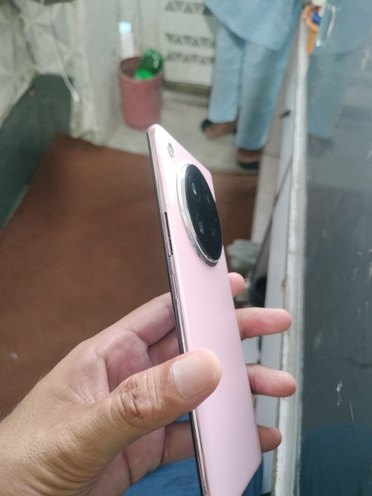 Infinix Zero 40 8GB / 256GB in Blossom Glow — photo 3