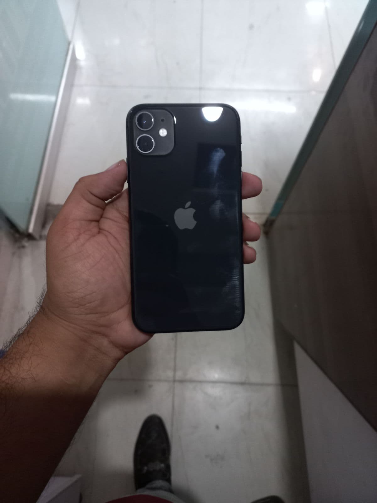 Apple iPhone 11 64GB in Black — photo 1