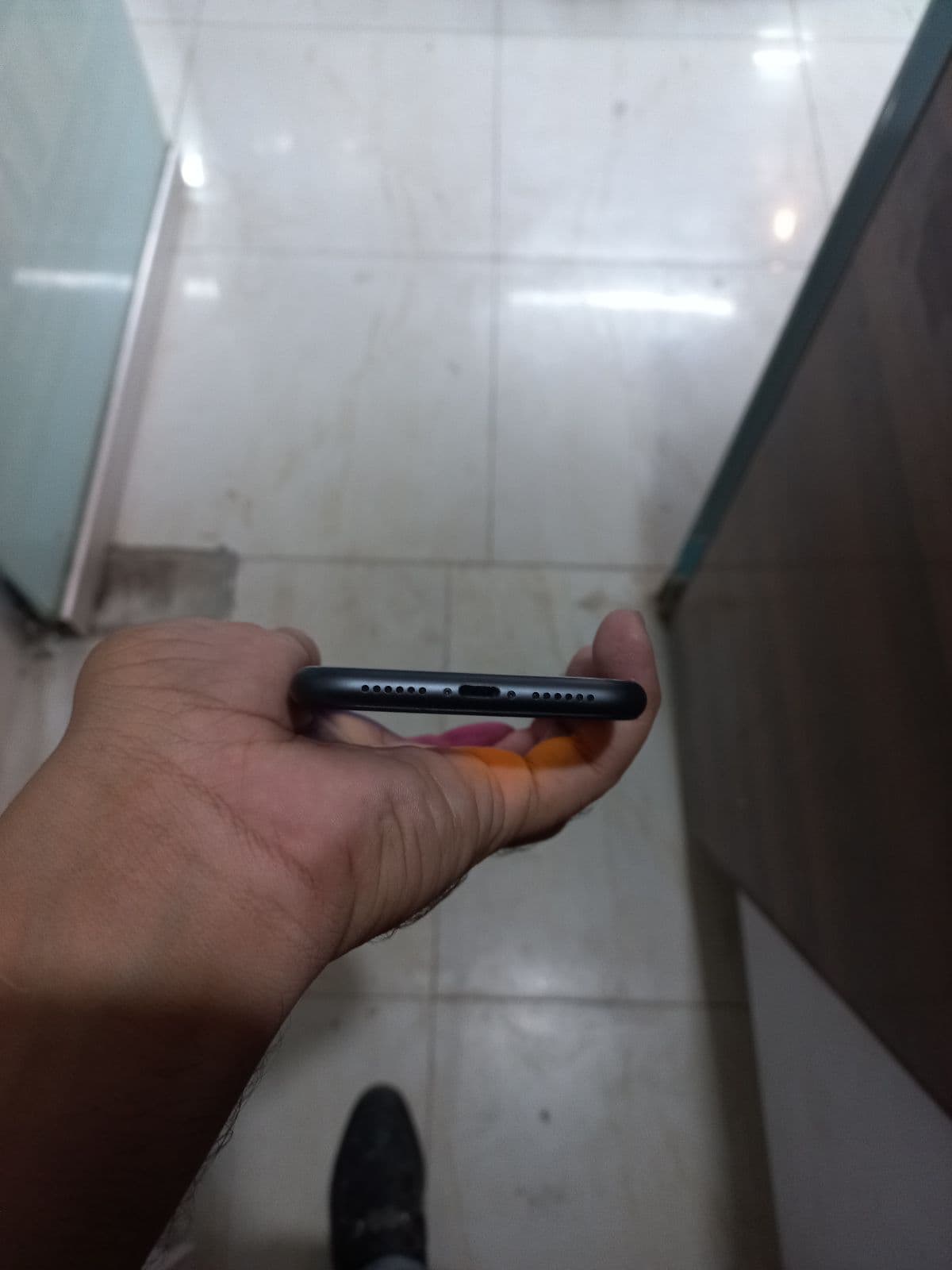 Apple iPhone 11 64GB in Black — photo 2