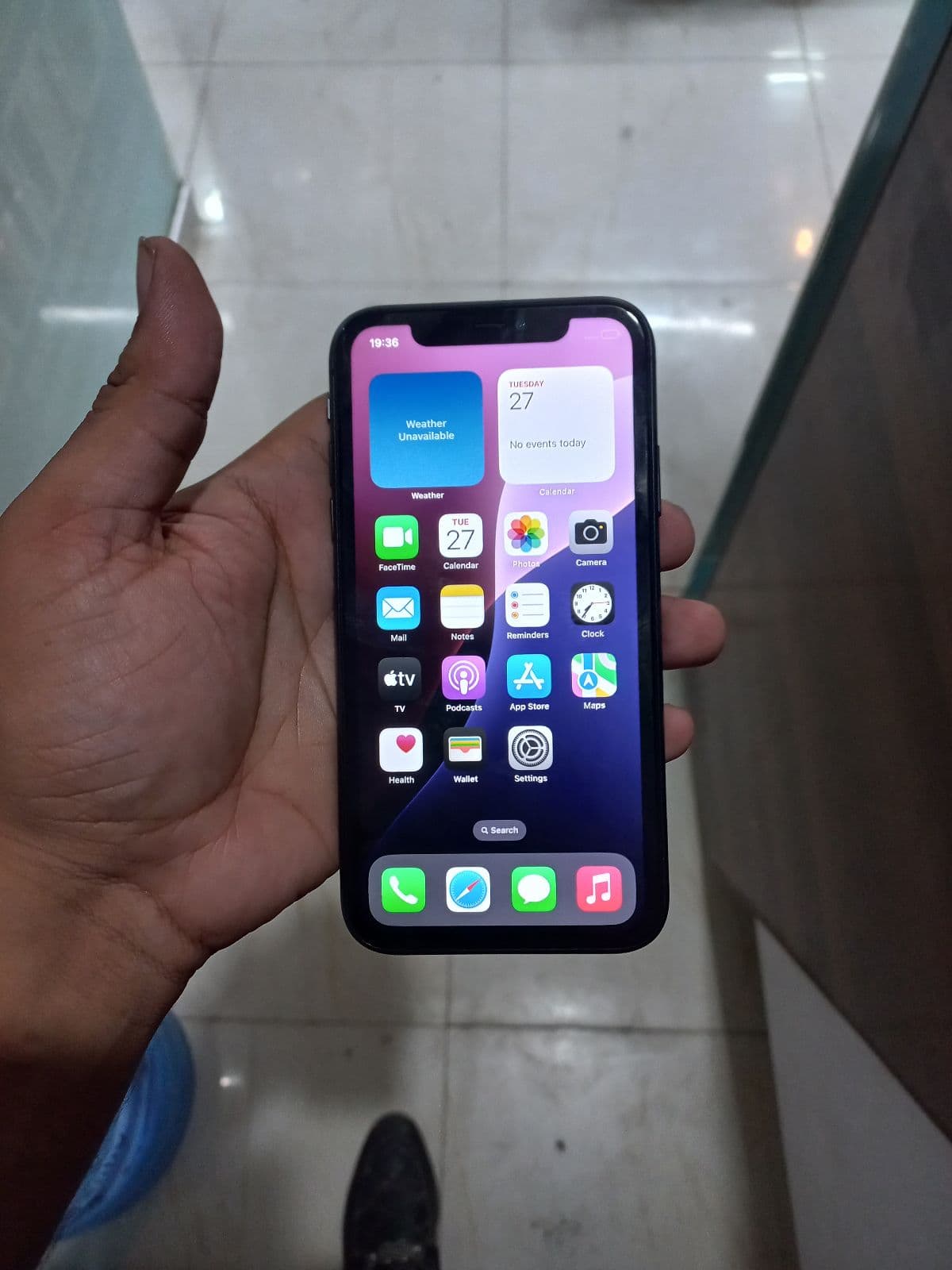 Apple iPhone 11 64GB in Black — photo 3