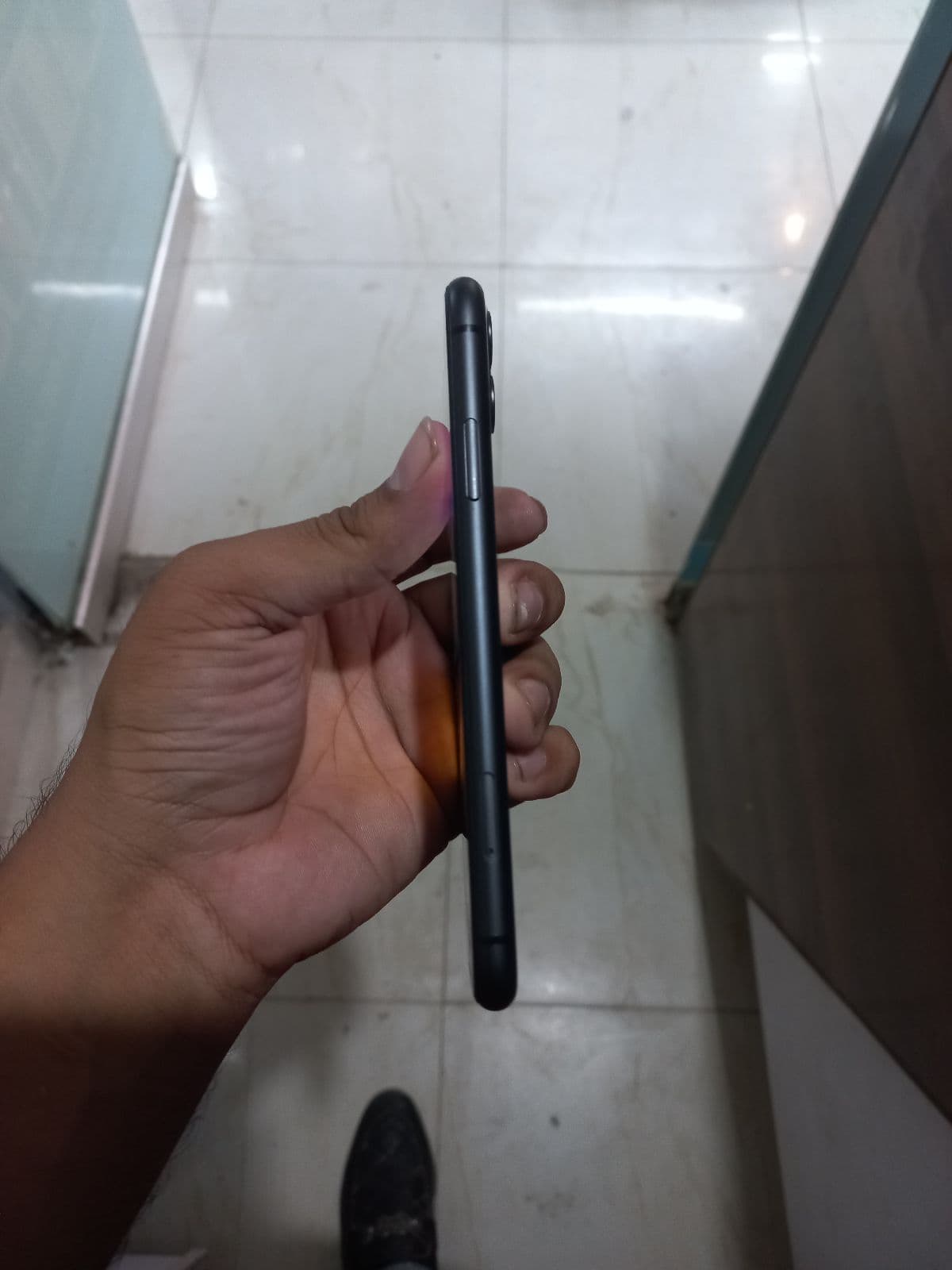 Apple iPhone 11 64GB in Black — photo 4