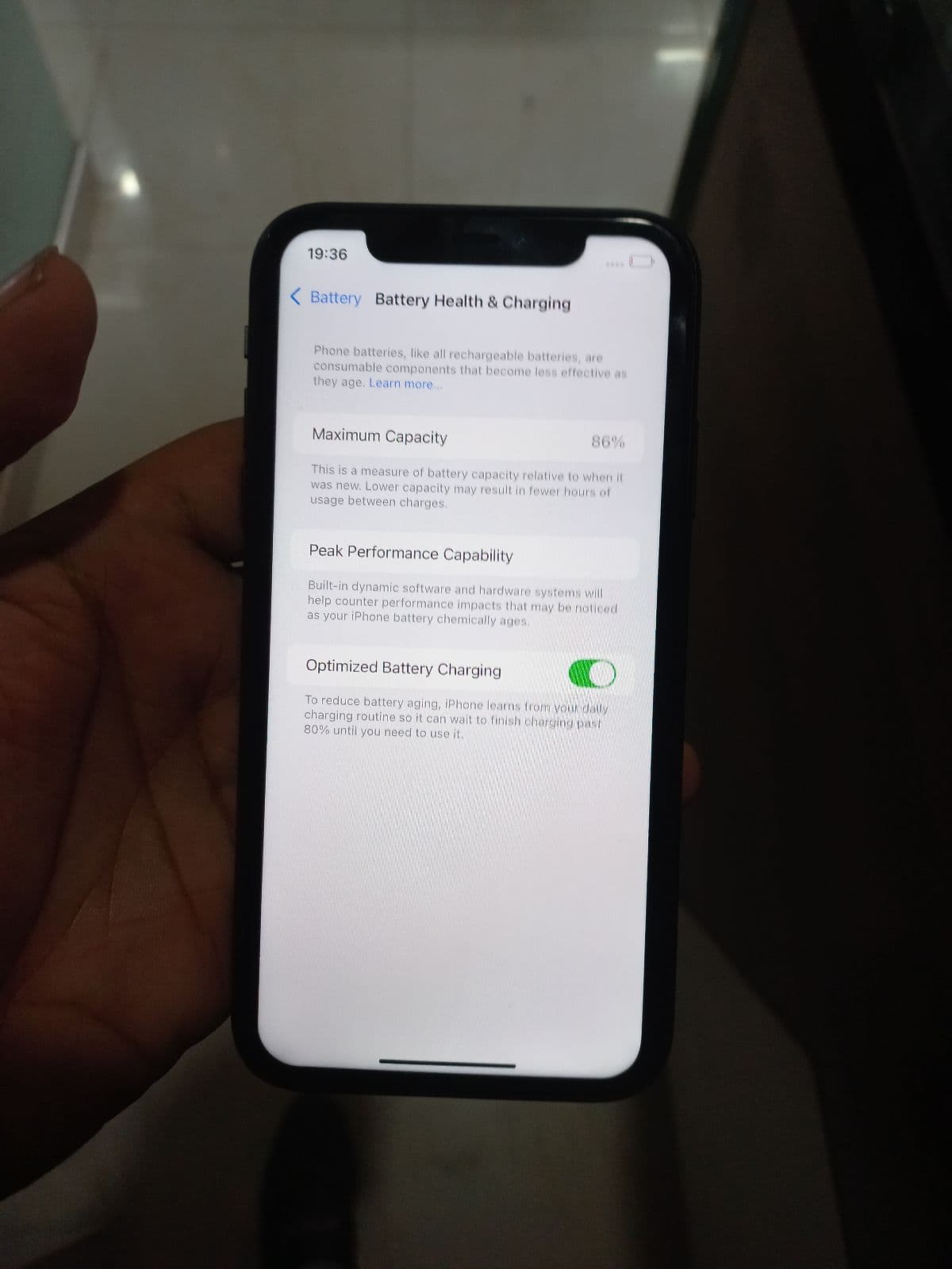 Apple iPhone 11 64GB in Black — photo 5