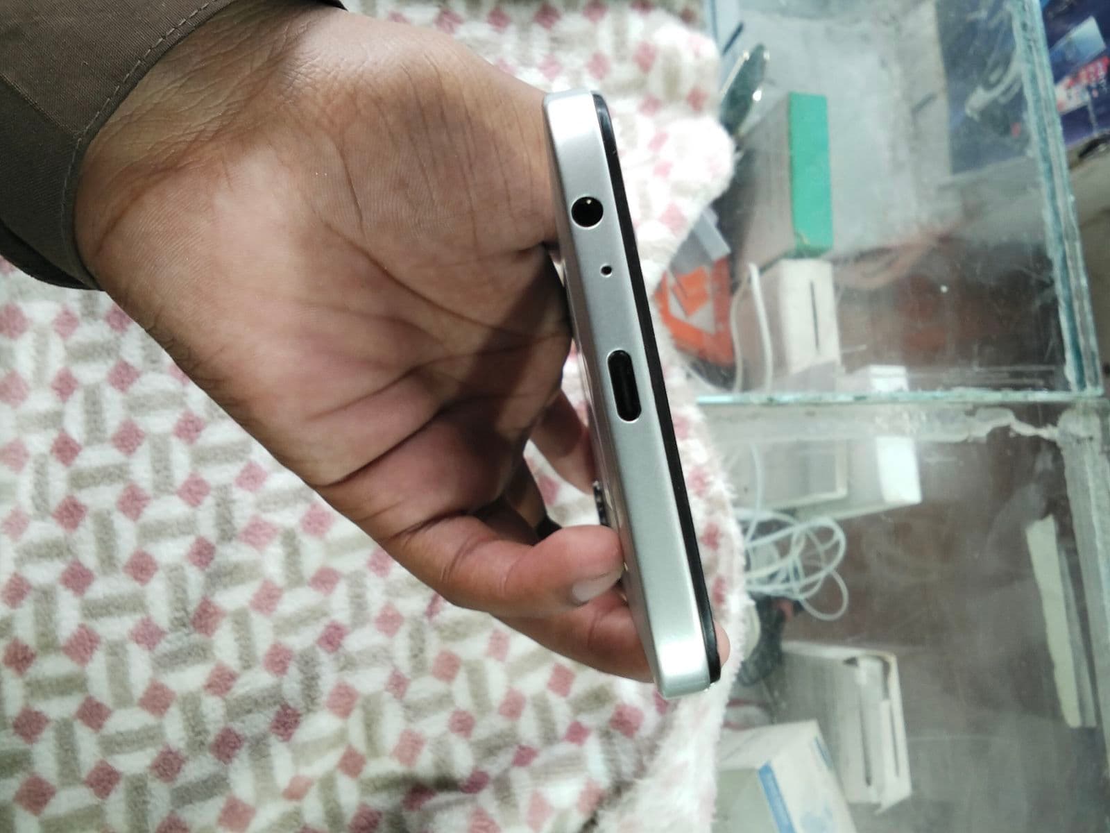 Infinix Smart 20 4GB / 128GB in Sunlike Orange — photo 3