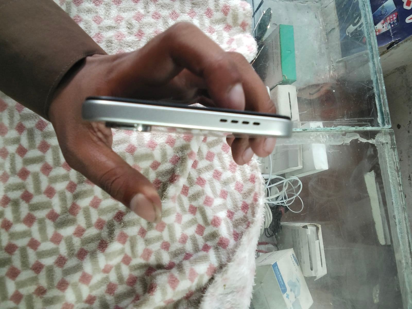 Infinix Smart 20 4GB / 128GB in Sunlike Orange — photo 4