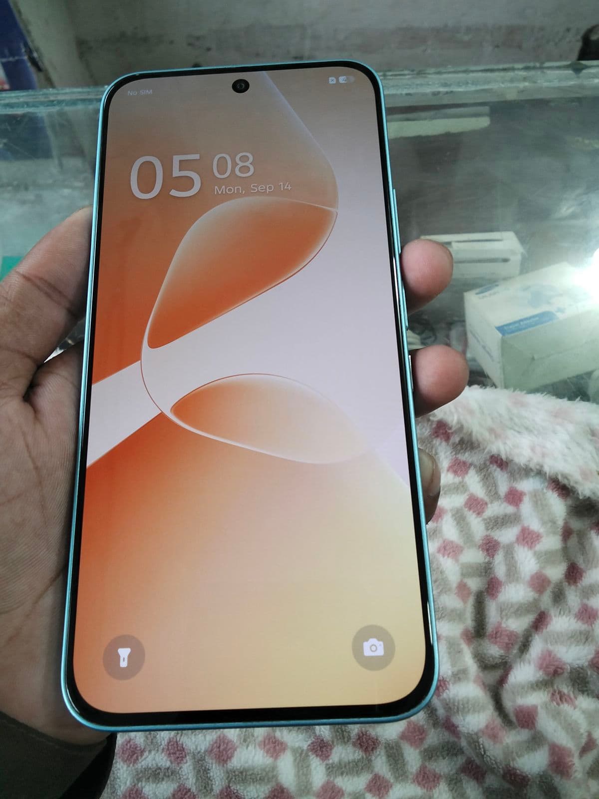 Infinix Hot 60i 6GB / 128GB in Shadow Blue — photo 4