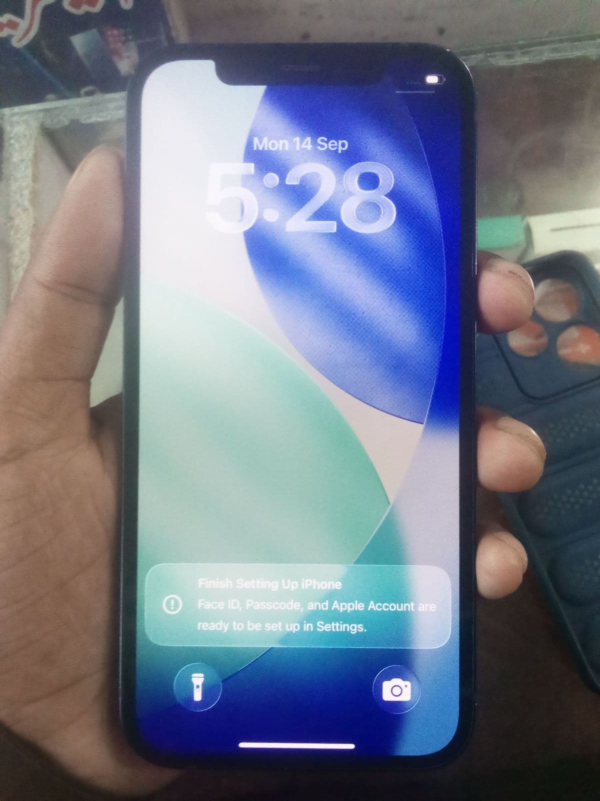 iPhone 12 · 64GB