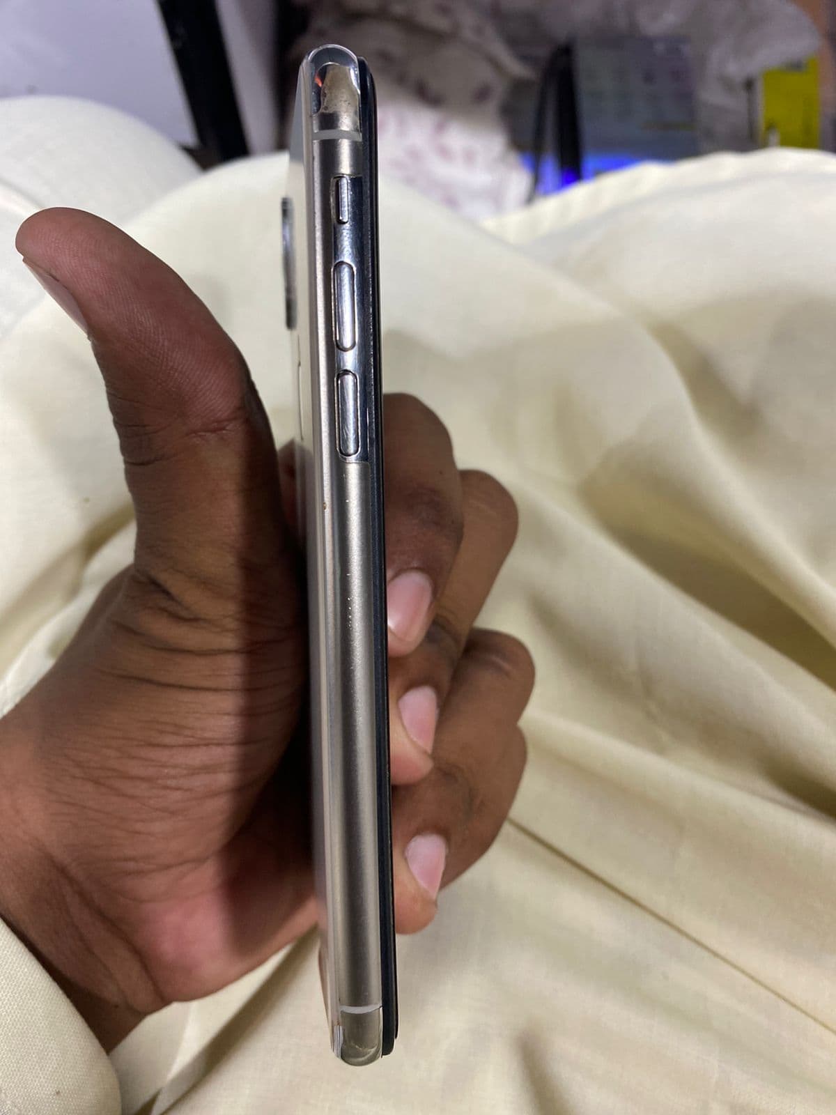 Apple iPhone X 64GB in Silver — photo 2