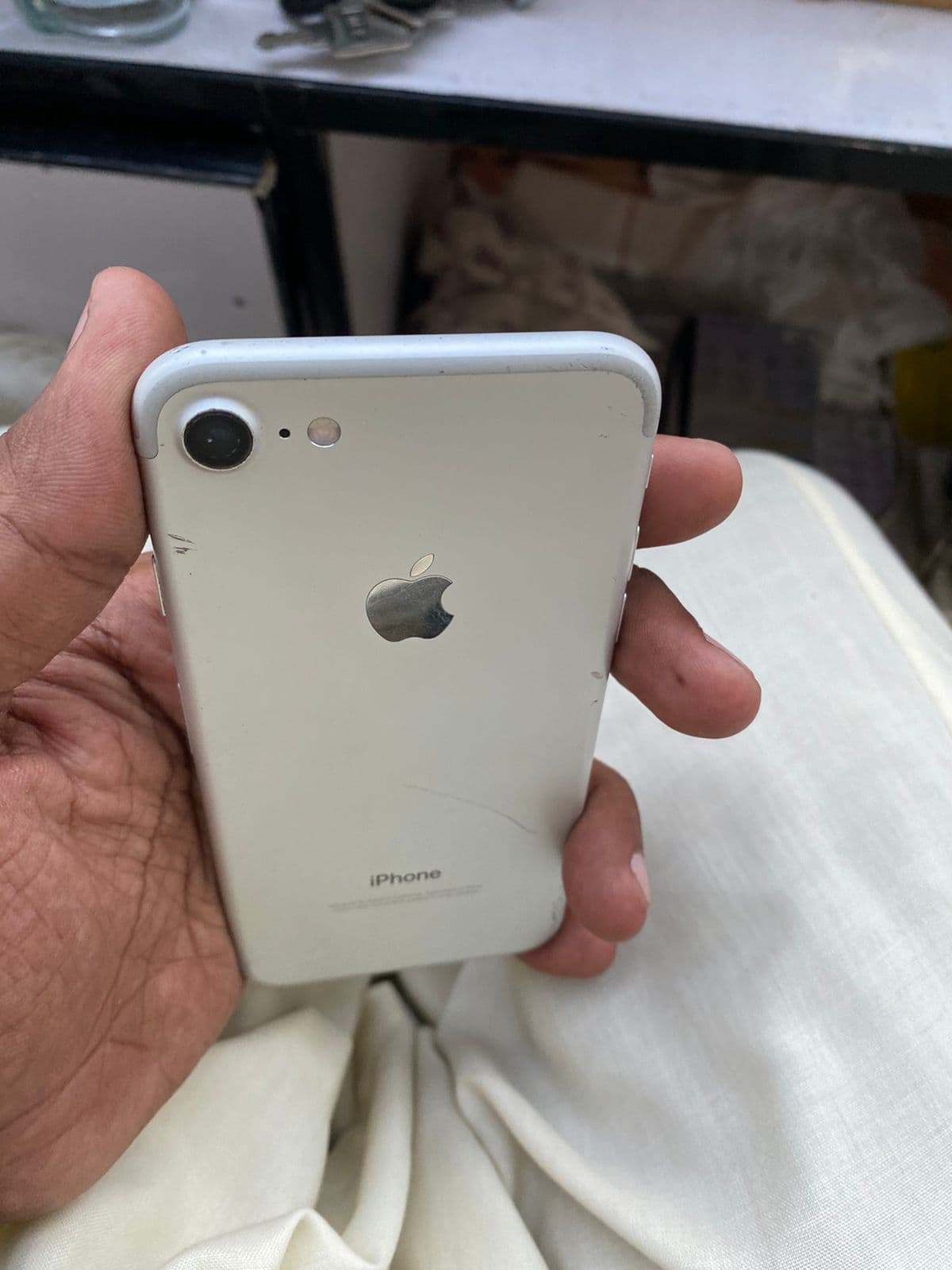 Apple iPhone 7 32GB in Silver — photo 3