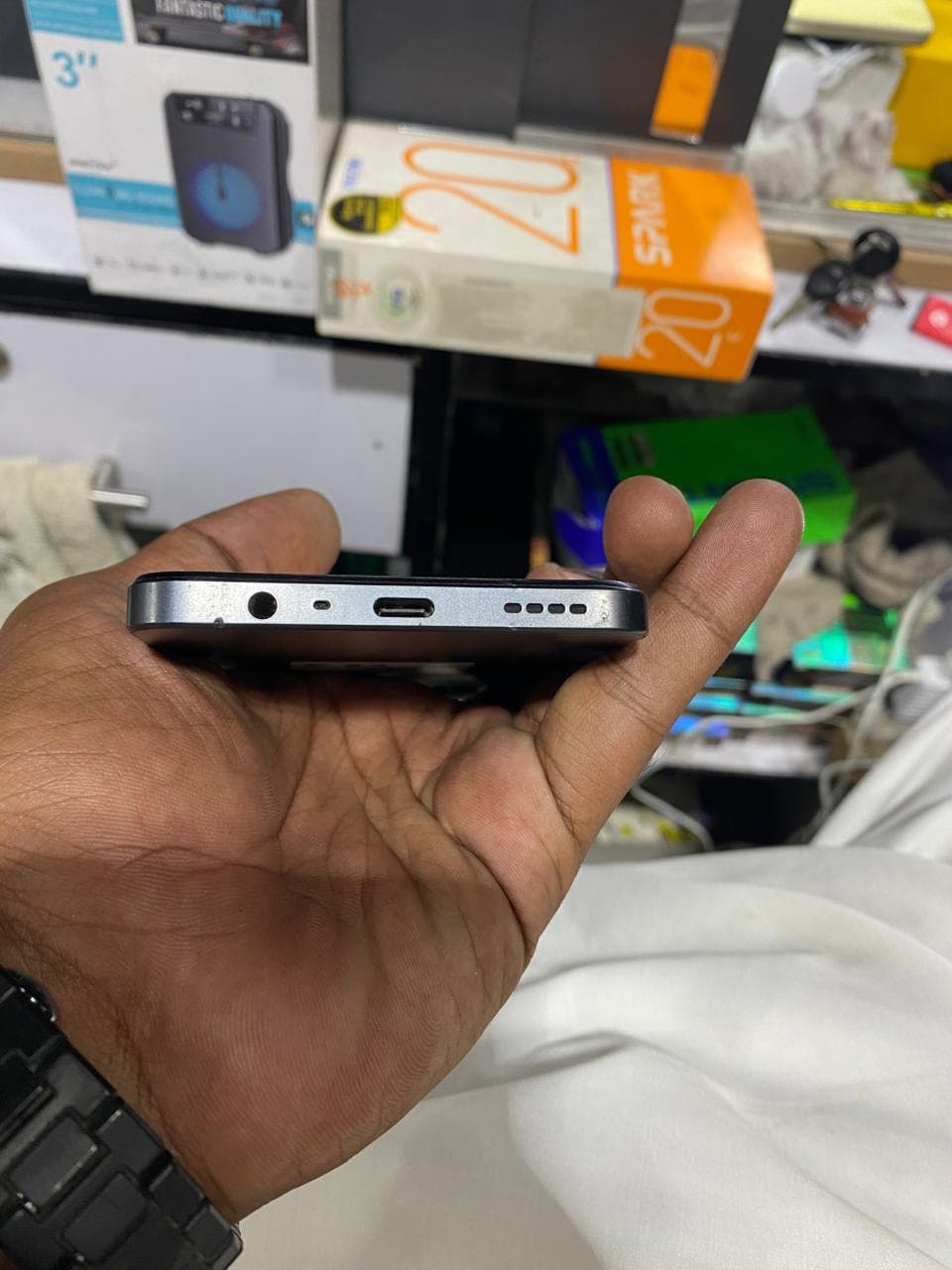 Realme Note 60x 4GB / 128GB in Marble Black — photo 3