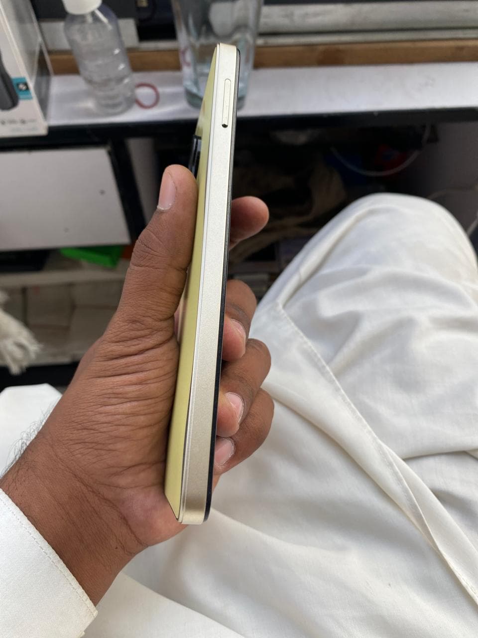 Tecno Spark 20C 4GB / 128GB in Frosty Ivory — photo 3