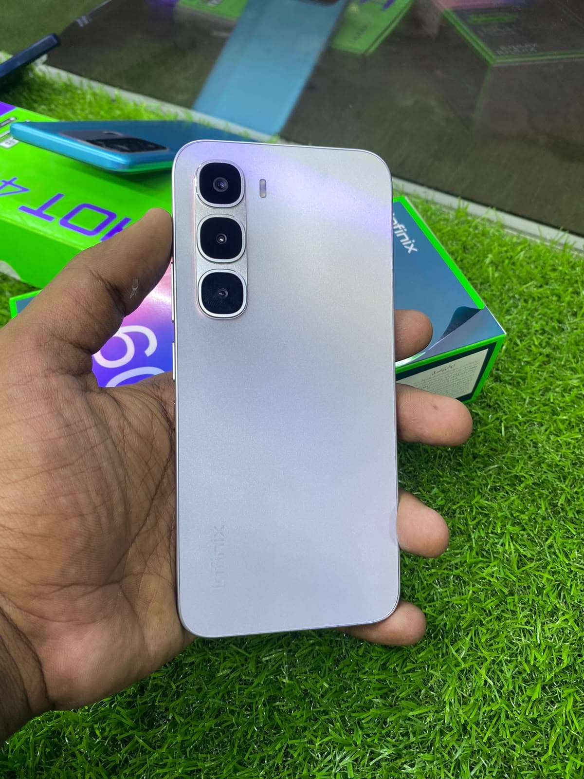 Infinix Hot 60 Pro 8GB / 128GB in Titanium Silver — photo 3