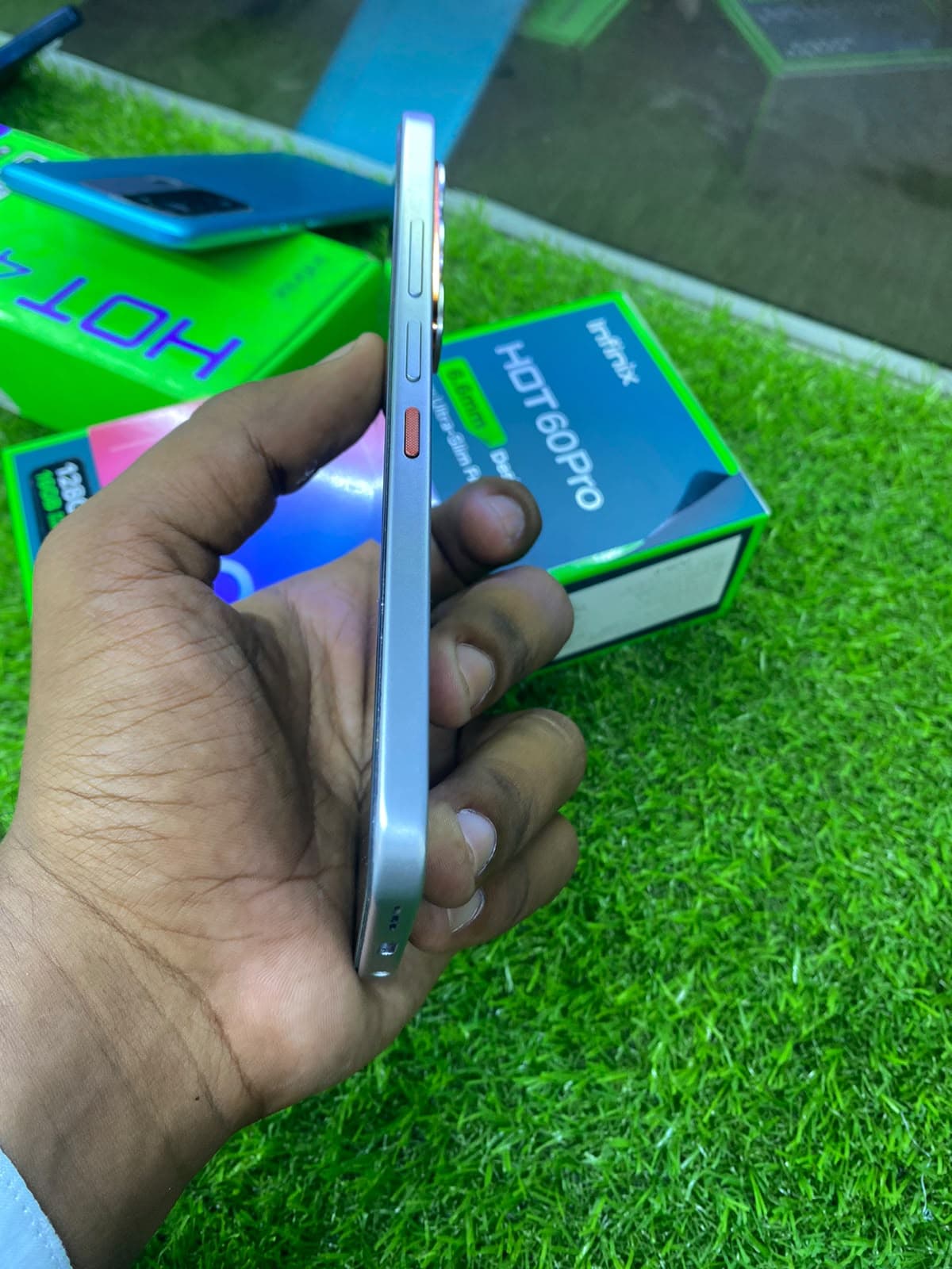 Infinix Hot 60 Pro 8GB / 128GB in Titanium Silver — photo 5