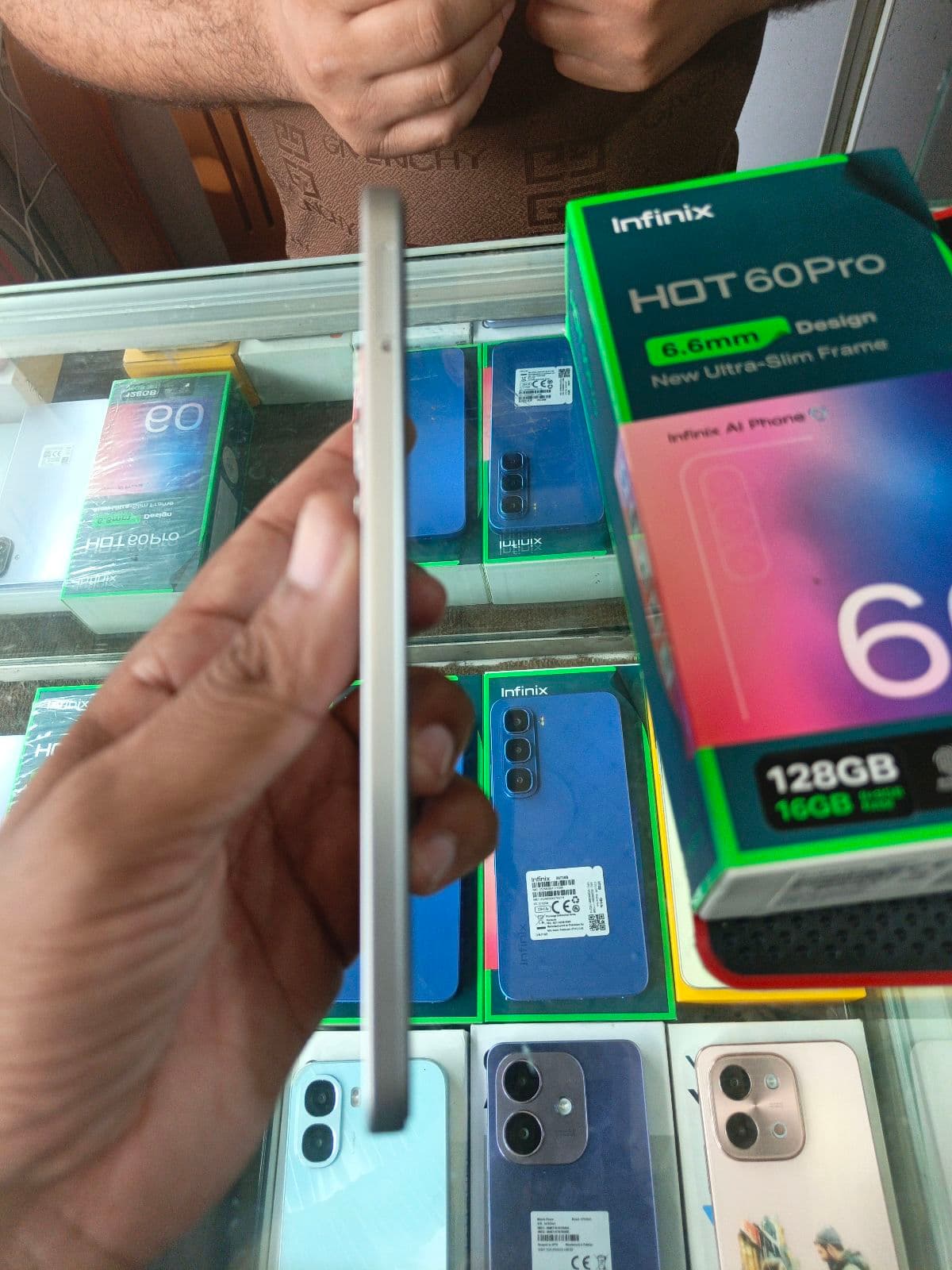 Infinix Hot 60 Pro 8GB / 128GB in Sleek Black — photo 3