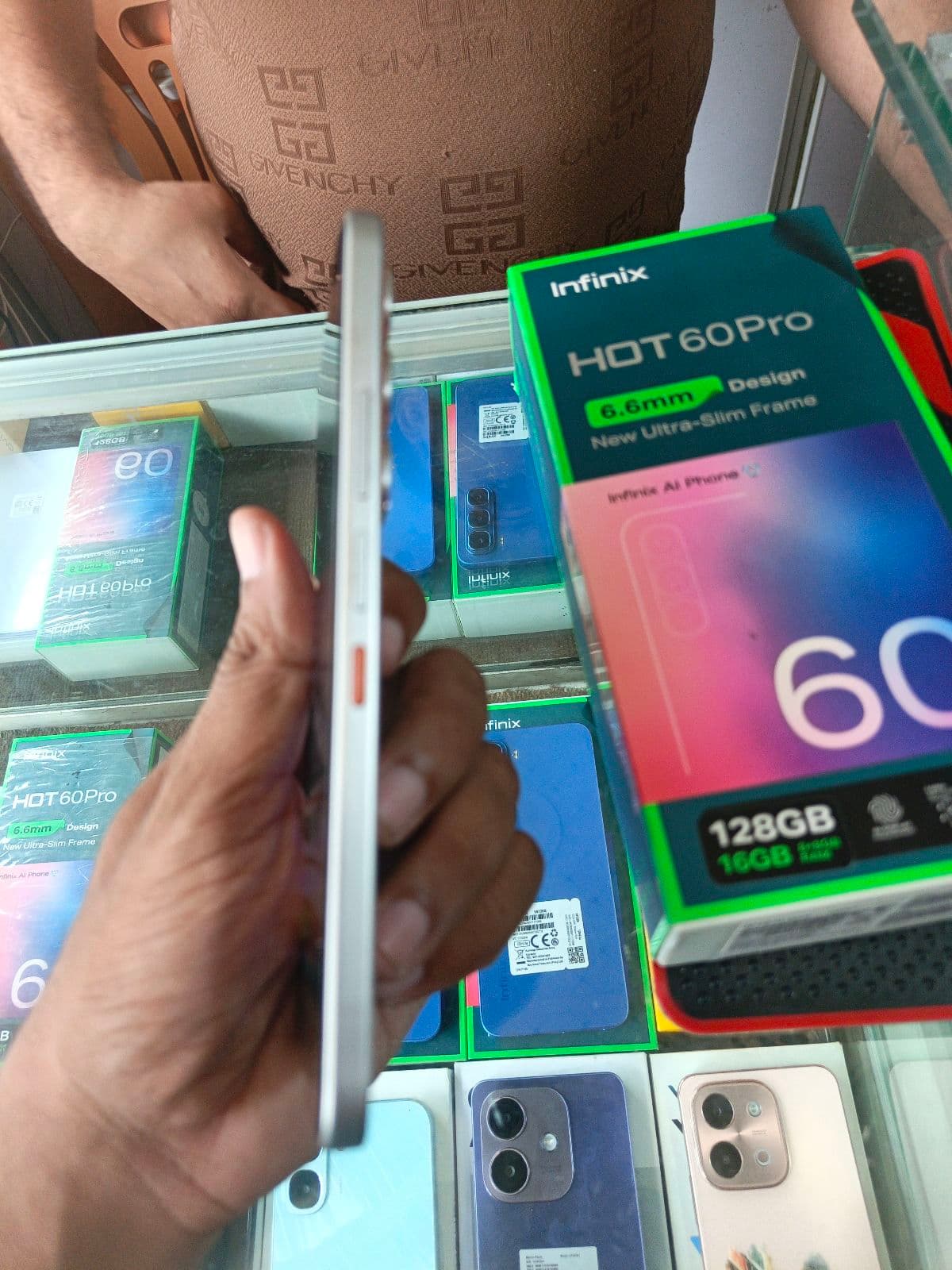 Infinix Hot 60 Pro 8GB / 128GB in Sleek Black — photo 4