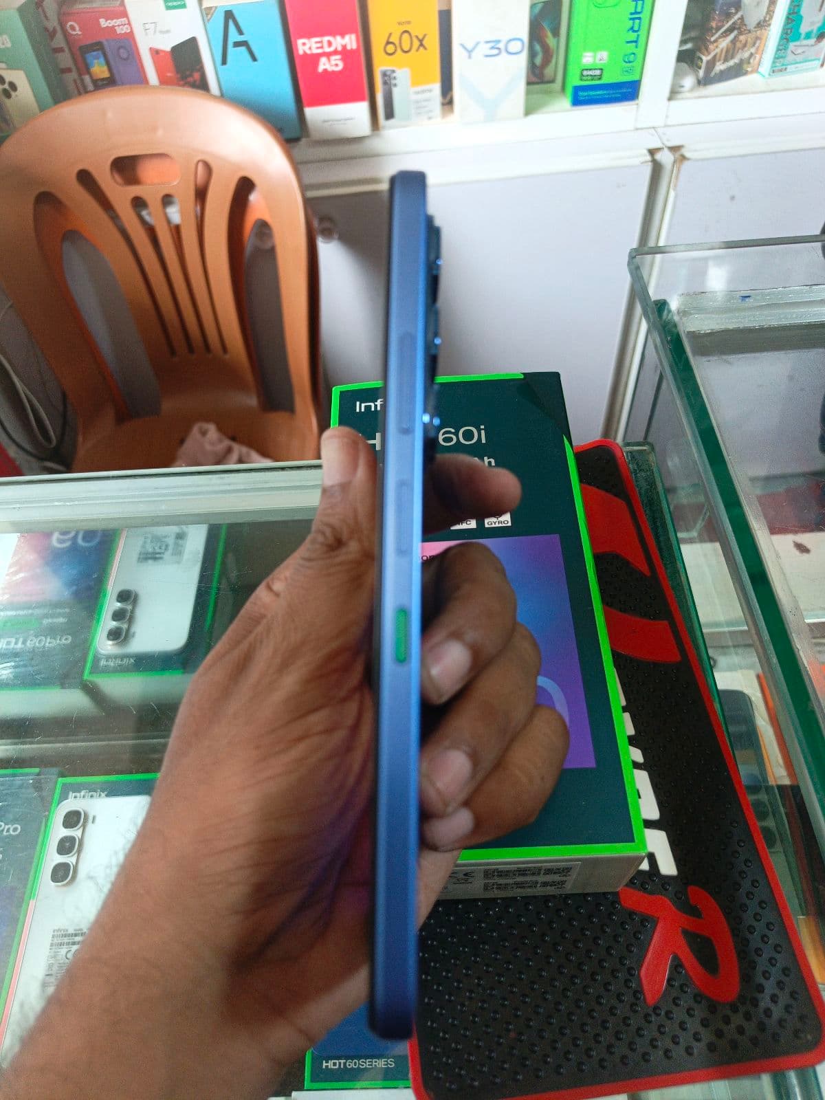 Infinix Hot 60i 8GB / 256GB in Shadow Blue — photo 3