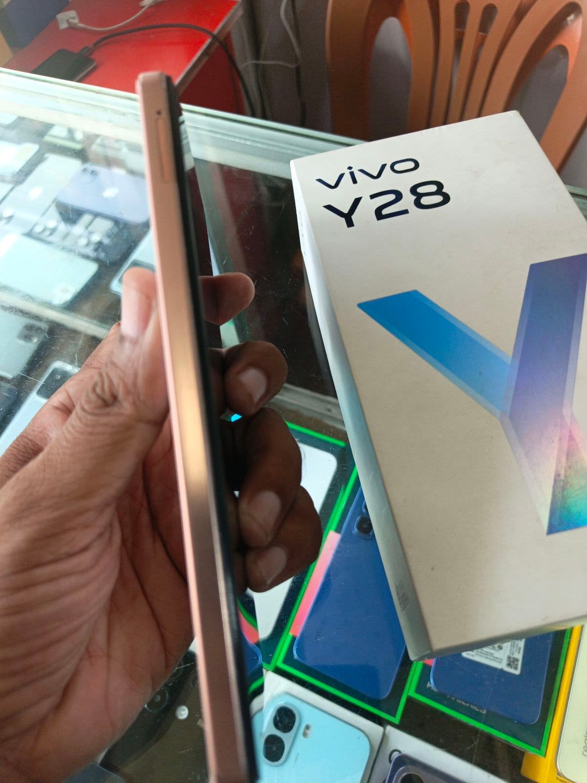 Vivo Y28 8GB / 256GB in Crystal Purple — photo 3
