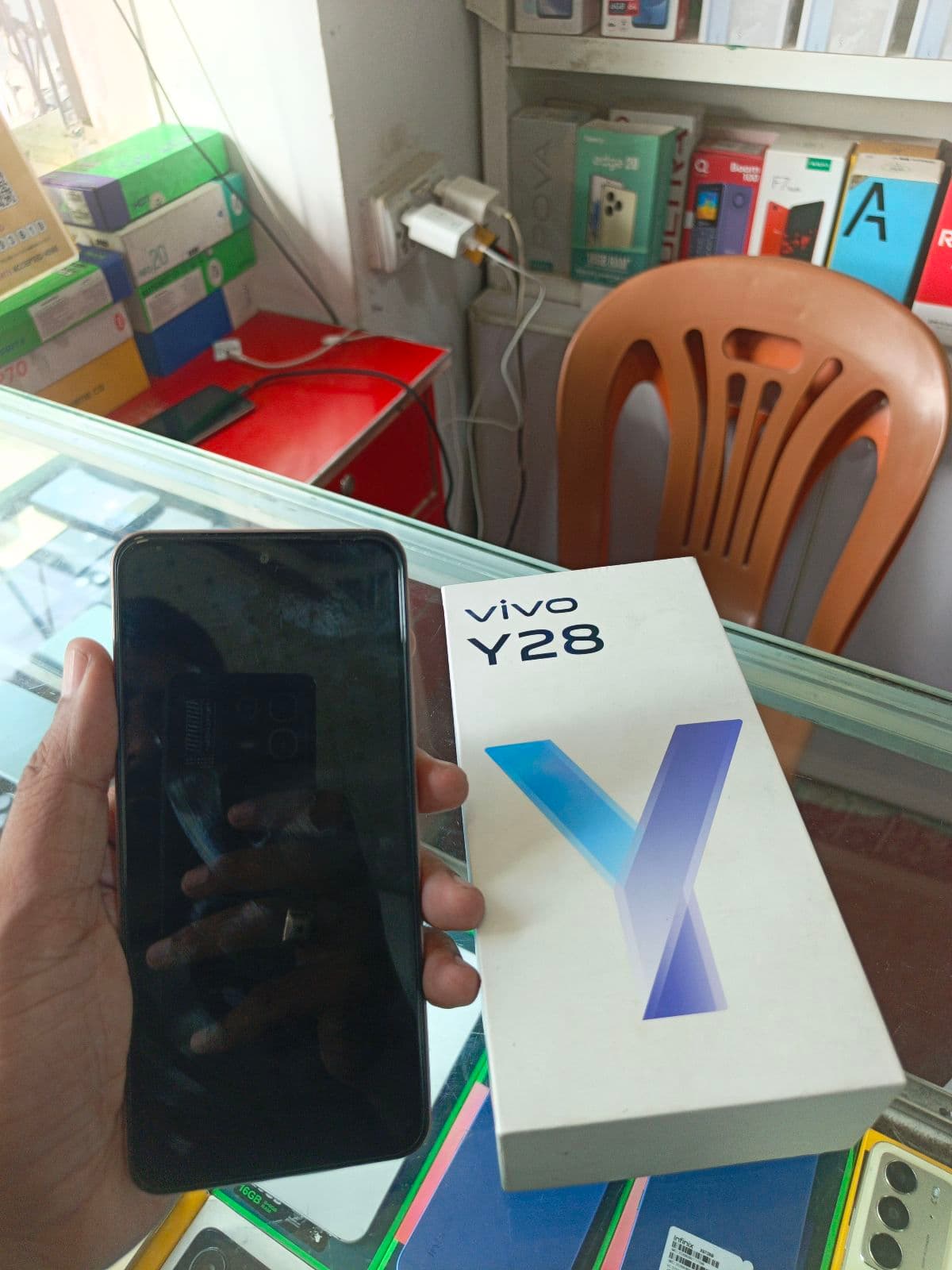 Vivo Y28 8GB / 256GB in Crystal Purple — photo 2