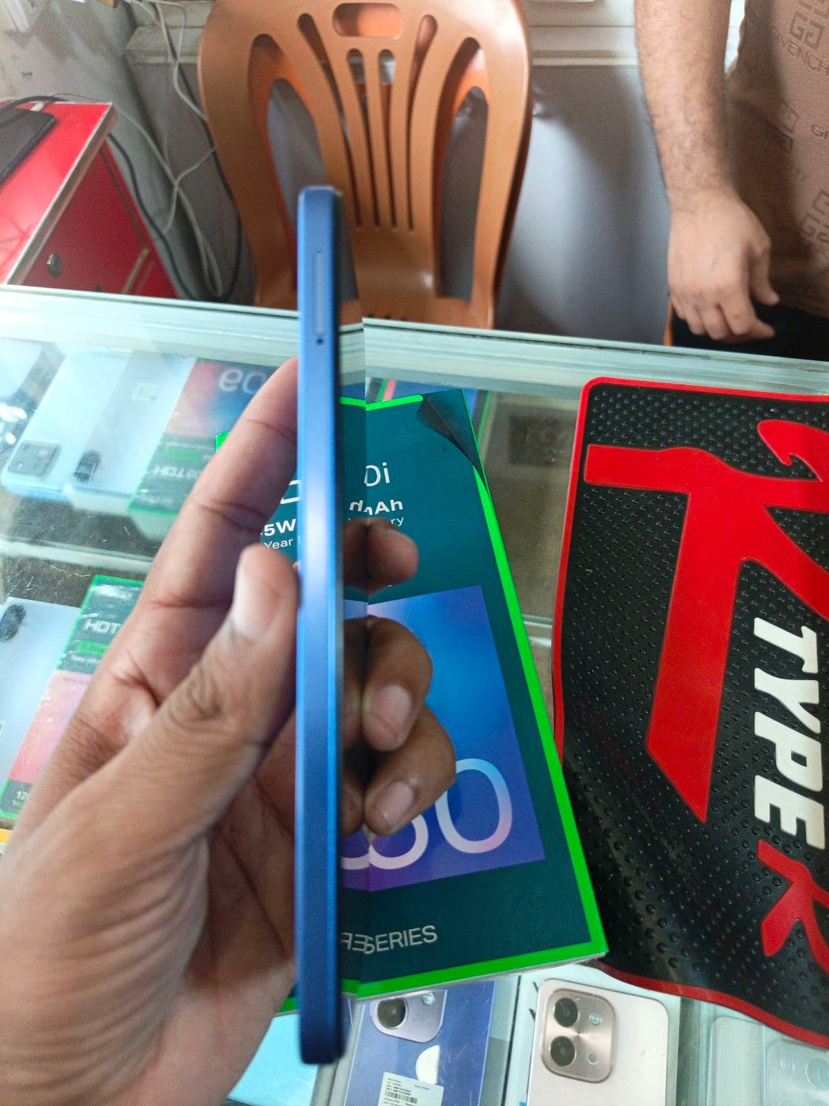 Infinix Hot 60i 6GB / 128GB in Shadow Blue — photo 3