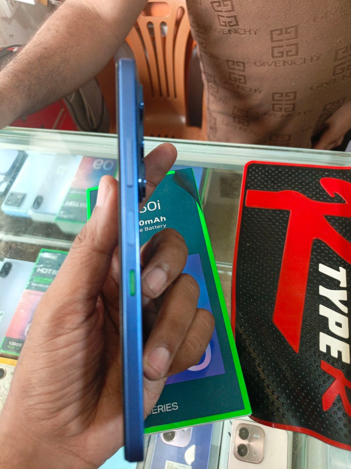 Infinix Hot 60i 6GB / 128GB in Shadow Blue — photo 4