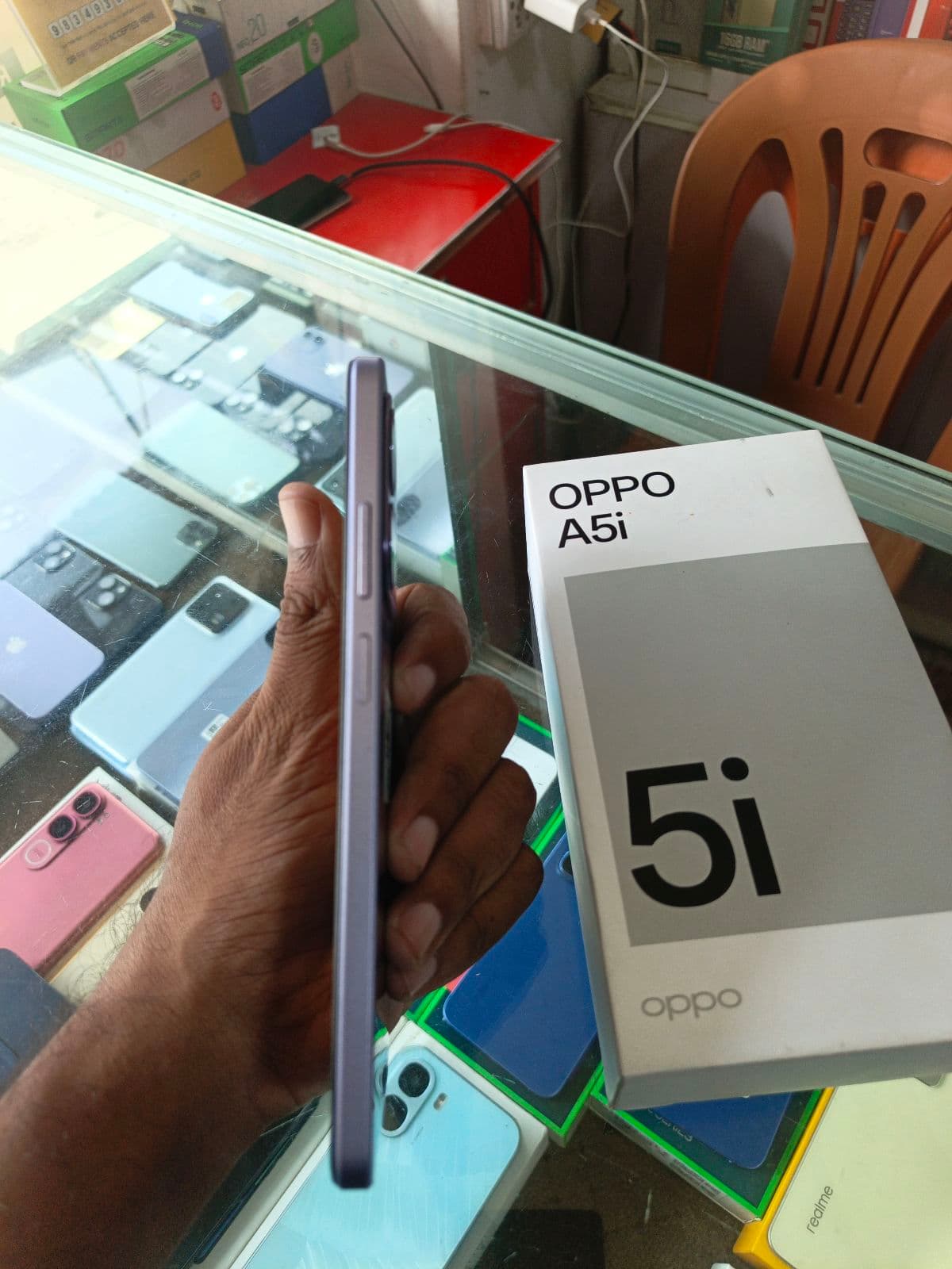 Oppo A5i 4GB / 64GB in Titanium Purple — photo 3