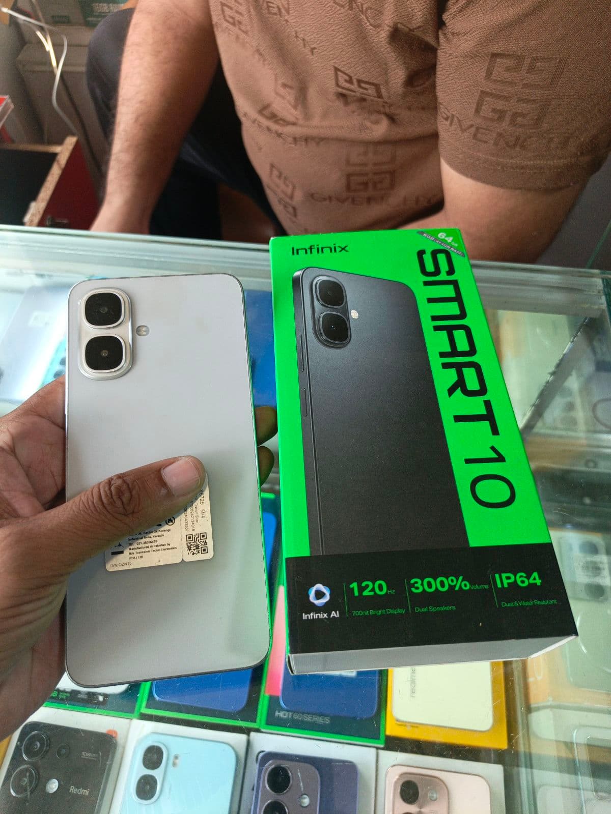 Infinix Smart 10 4GB / 64GB in Titanium Silver — photo 2