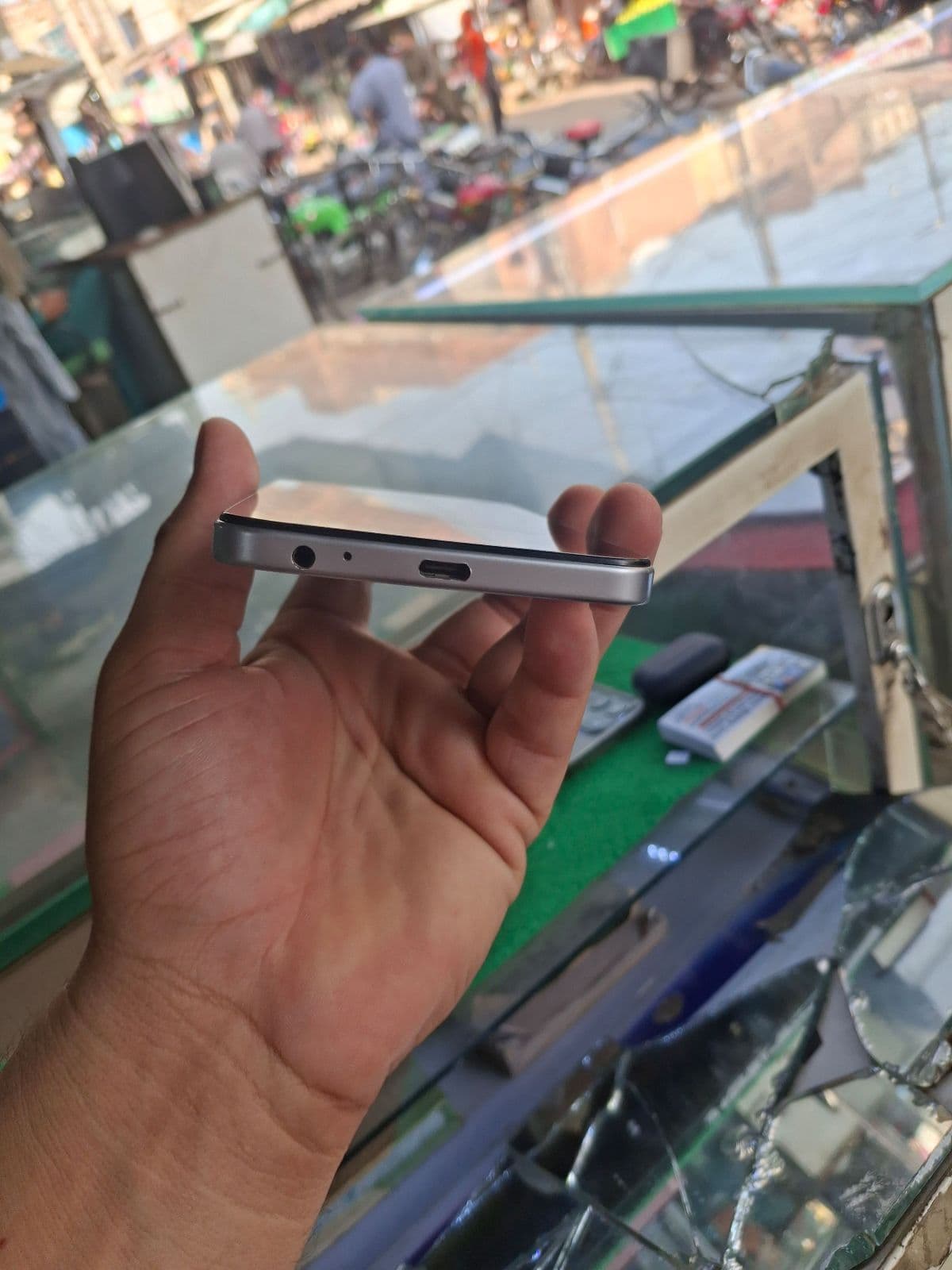 Tecno Spark Go 3 4GB / 128GB in Titanium Grey — photo 3