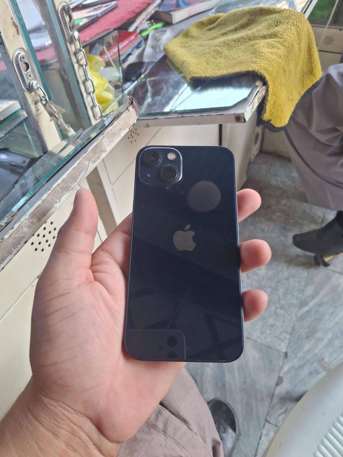 iPhone 13 · 128GB