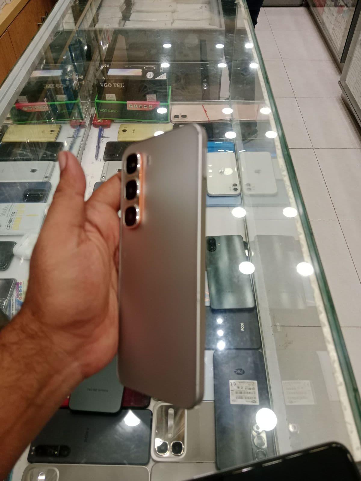 Infinix Hot 60 Pro 8GB / 128GB in Titanium Silver — photo 3