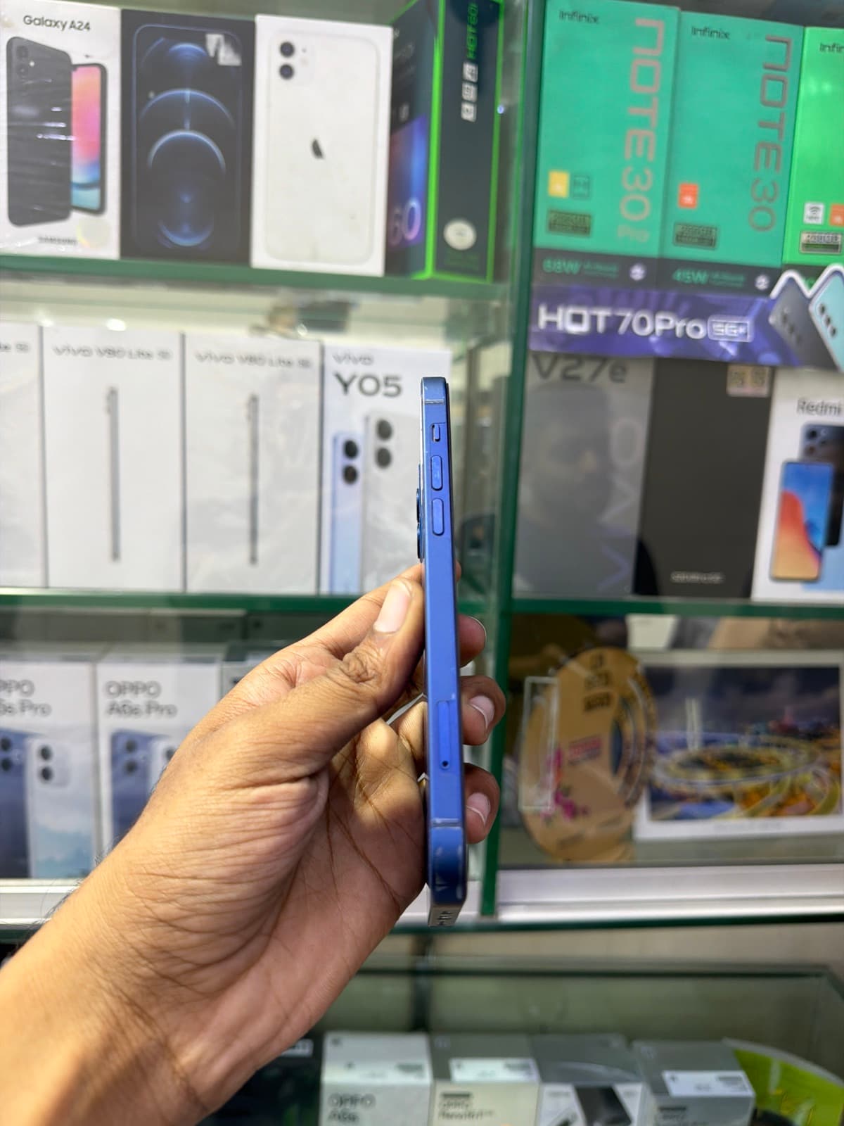 Apple iPhone 12 64GB in Blue — photo 4