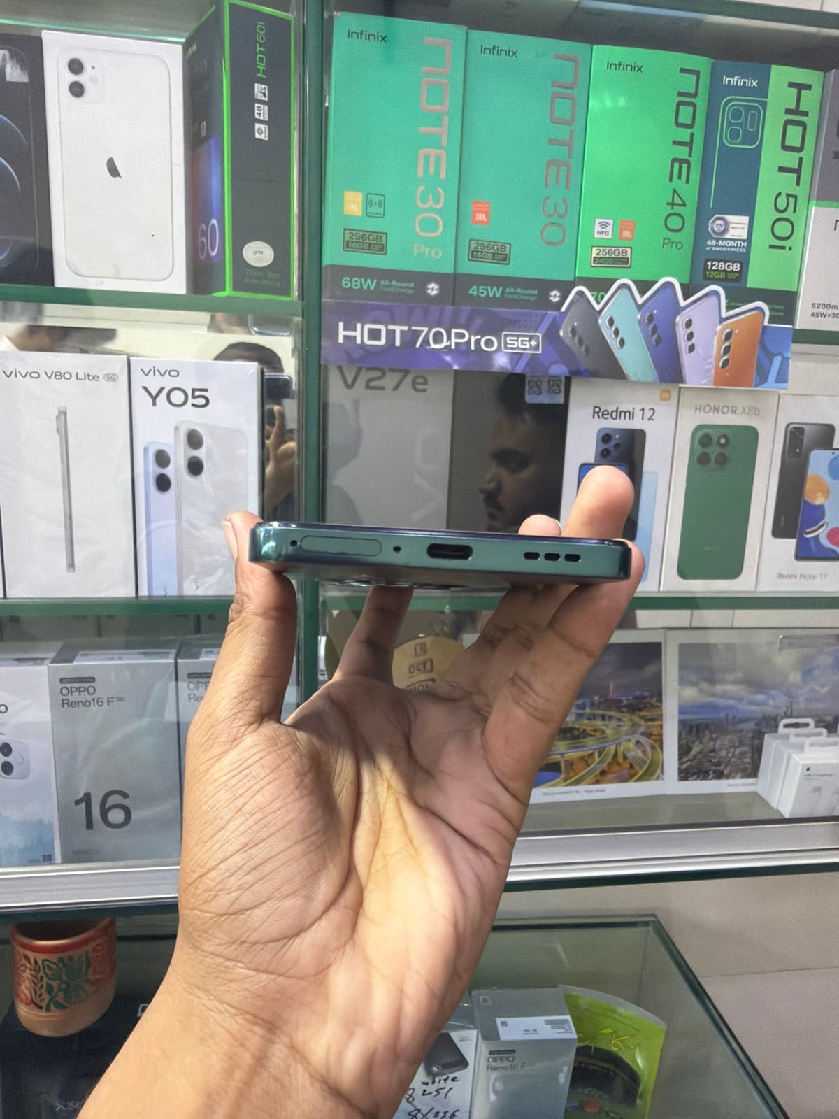 Oppo Reno 12 F 4G 8GB / 256GB in Black — photo 3