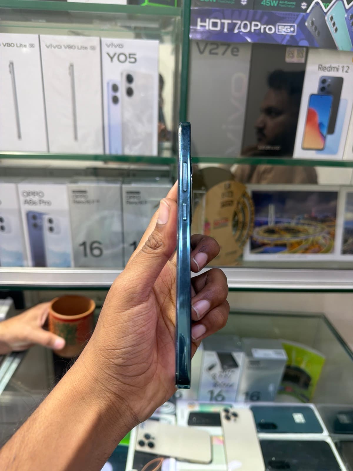 Oppo Reno 12 F 4G 8GB / 256GB in Black — photo 4