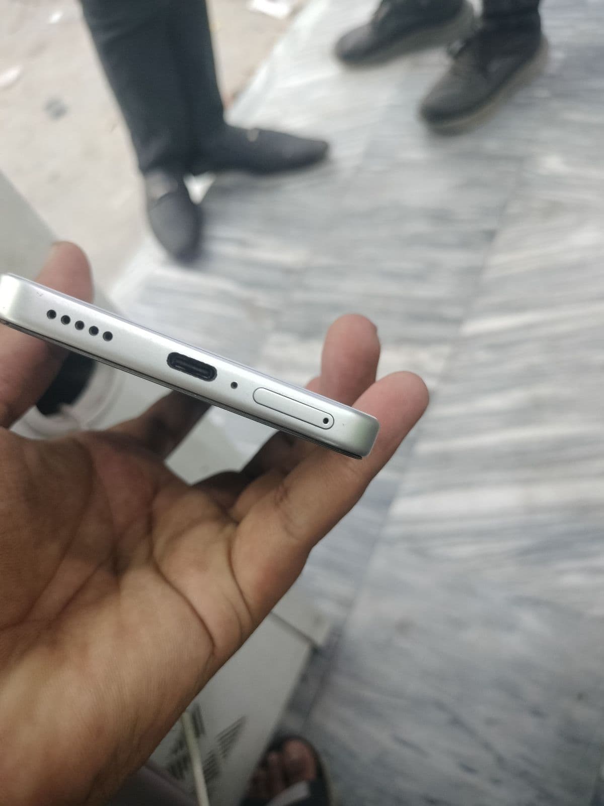 Vivo Y400 5G 8GB / 256GB in Glam White — photo 2