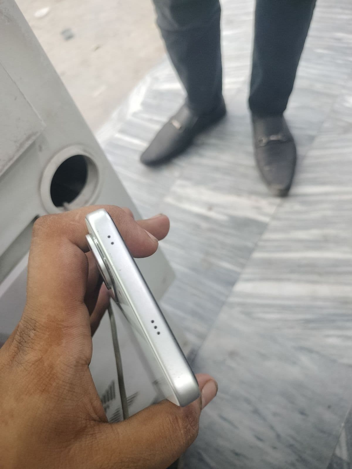 Vivo Y400 5G 8GB / 256GB in Glam White — photo 5