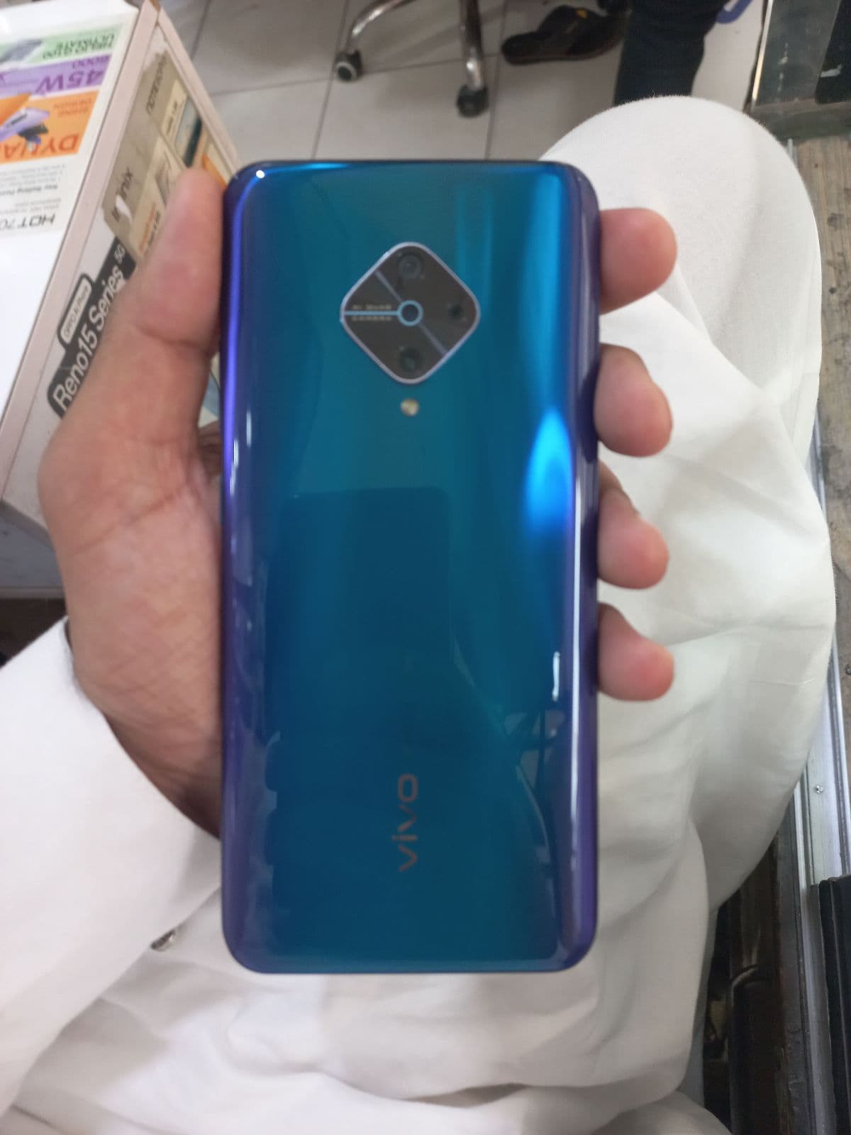 Vivo Y51 4GB / 128GB in Titanium Sapphire — photo 1