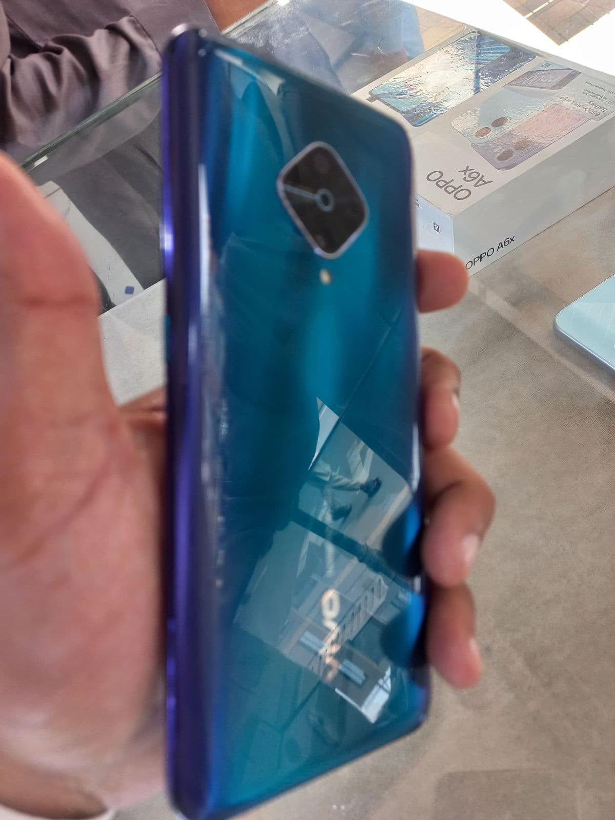 Vivo Y51 4GB / 128GB in Titanium Sapphire — photo 4