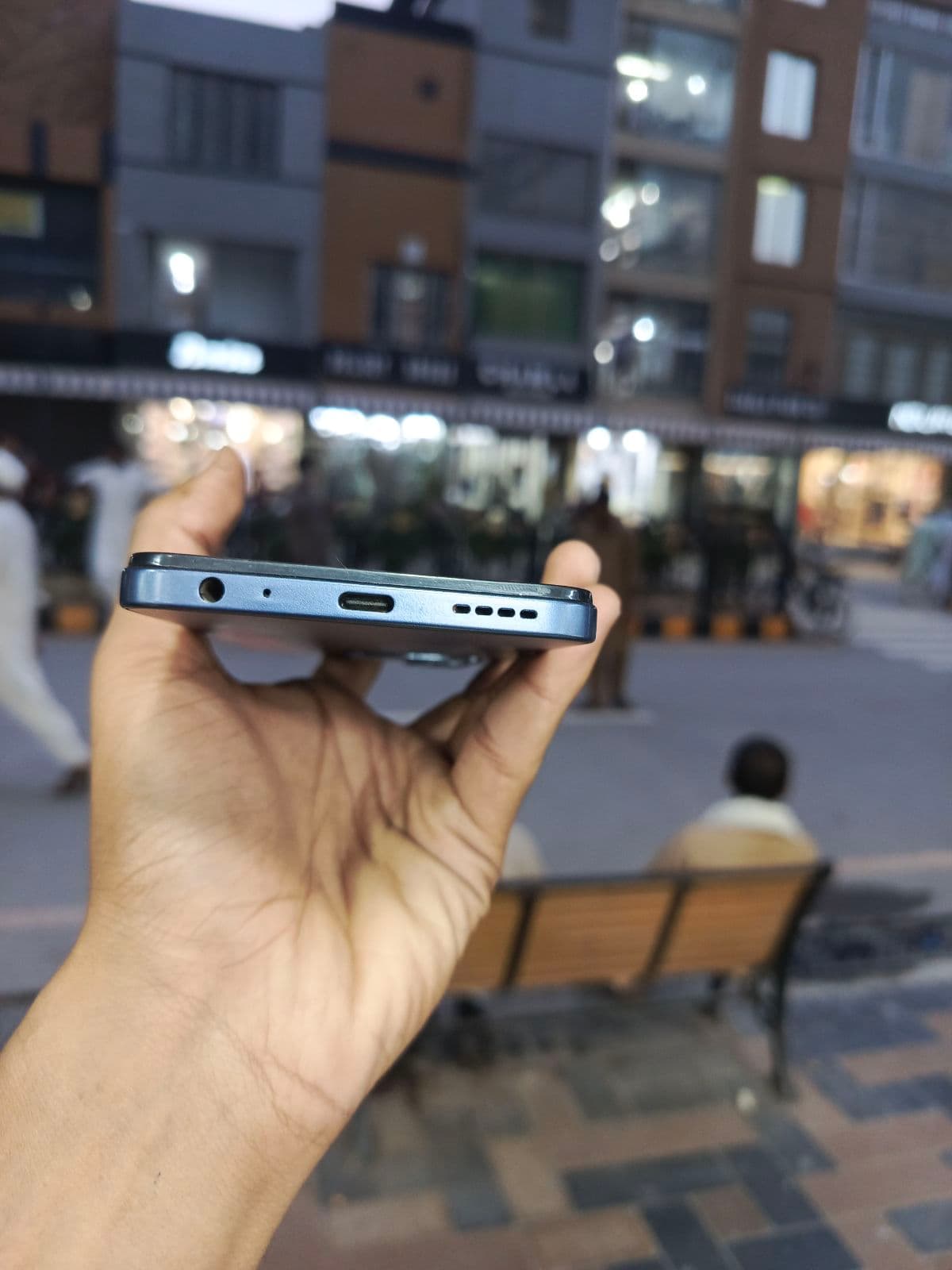 vivo Y35 8GB/128GB in Agate Black — photo 3