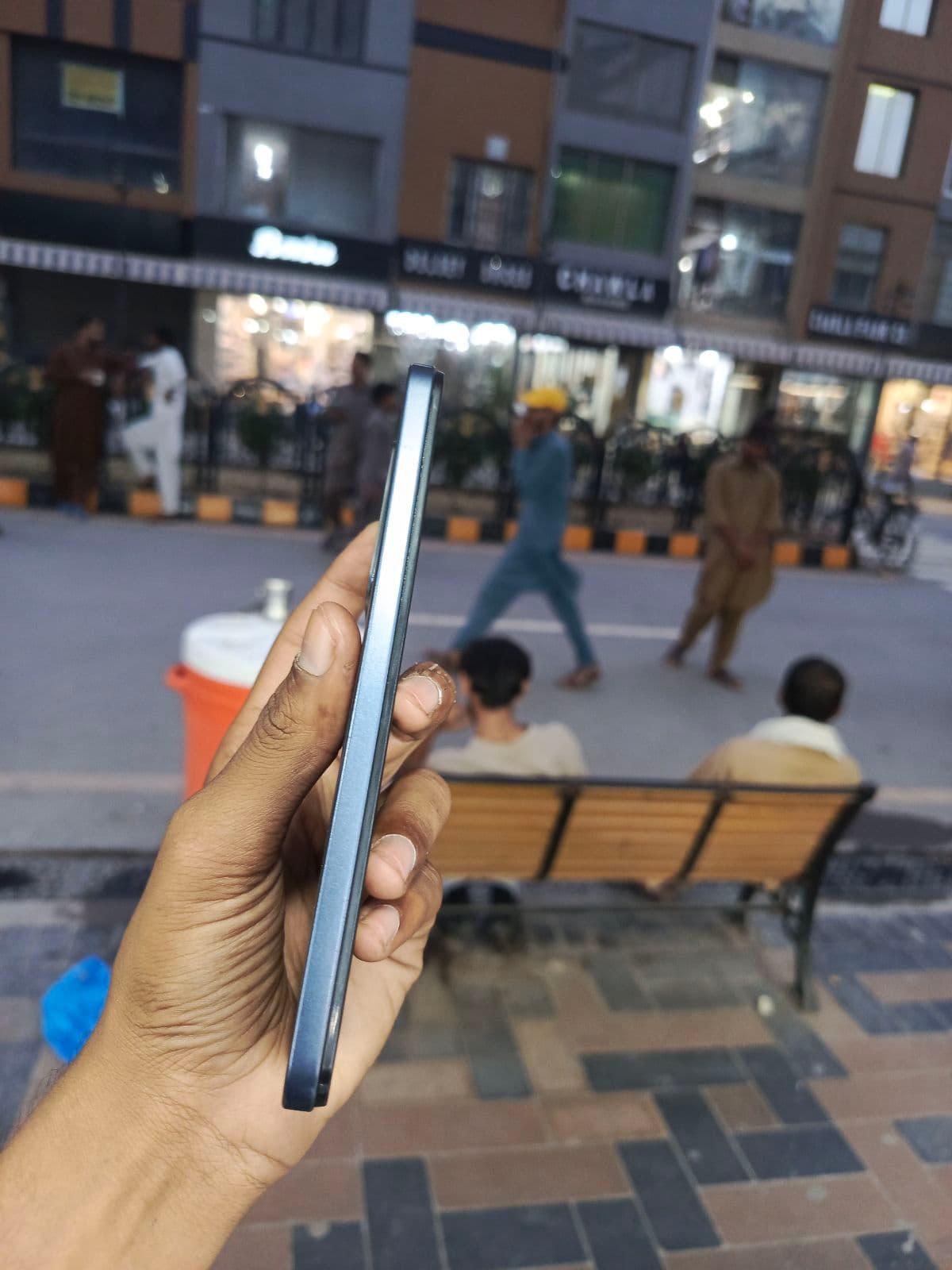 vivo Y35 8GB/128GB in Agate Black — photo 4