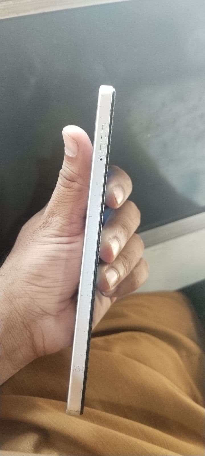 Vivo Y04 4GB / 128GB in Titanium Gold — photo 3
