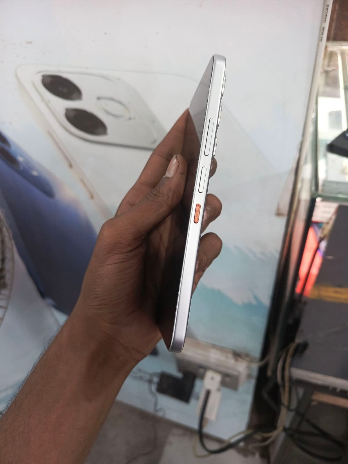 Infinix Hot 60 Pro 8GB / 128GB in Titanium Silver — photo 3
