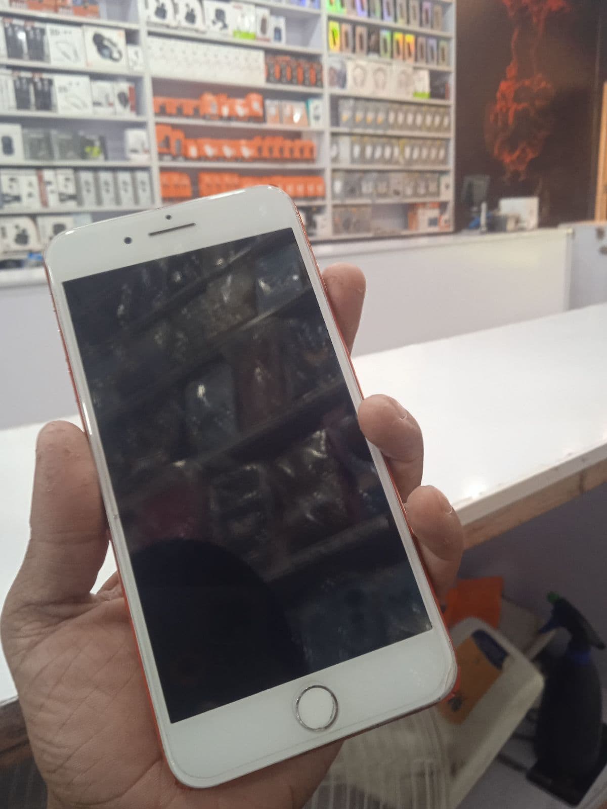 Apple iPhone 7 Plus 128GB in (PRODUCT)RED — photo 2