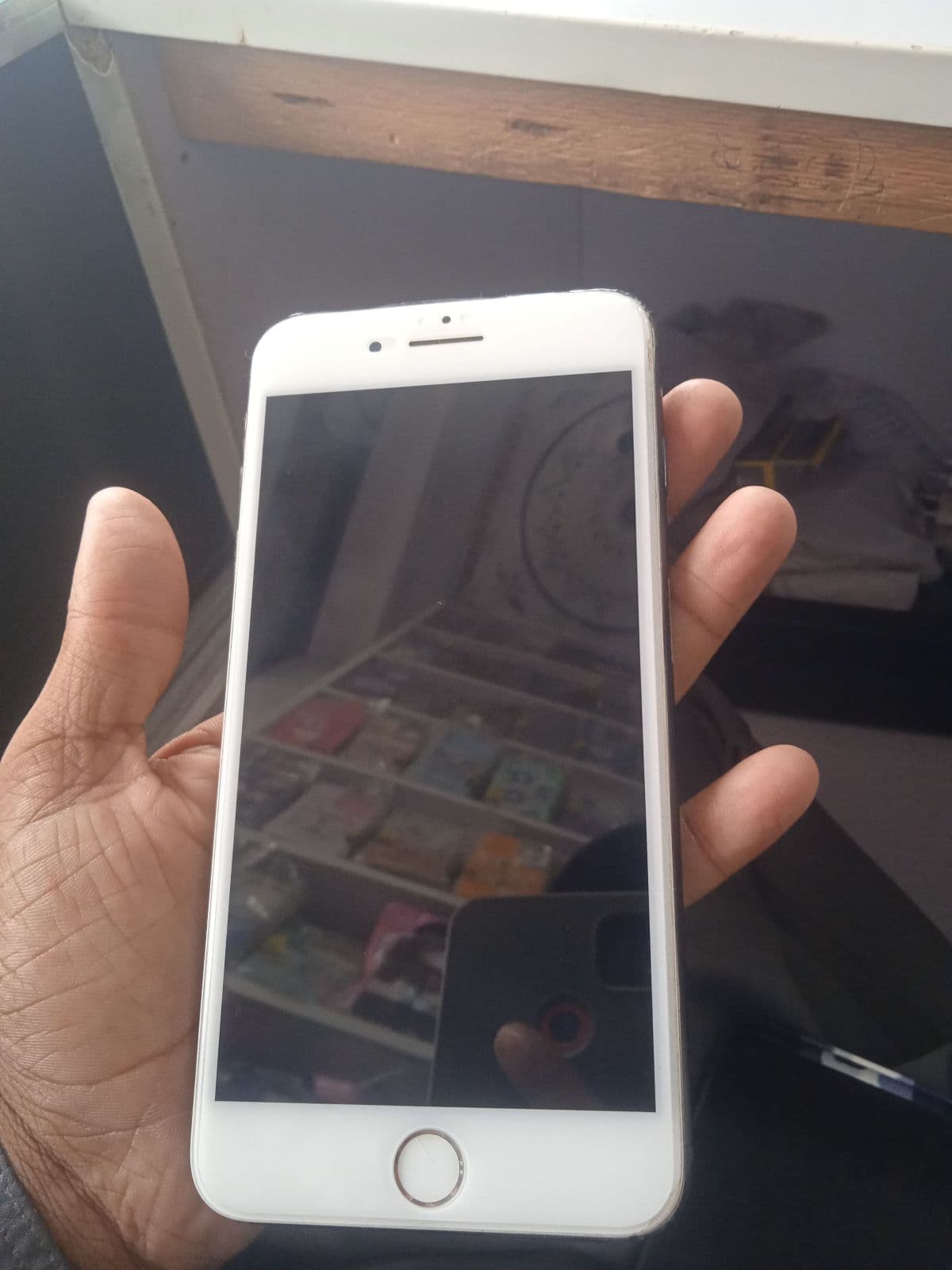 Apple iPhone 7 Plus 128GB in Silver — photo 2