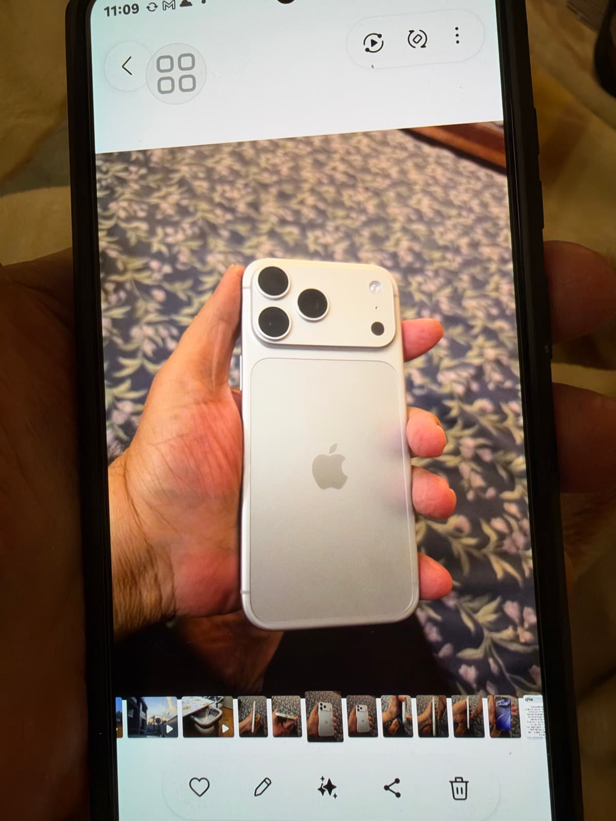 Apple iPhone 18 Pro Max 512GB in Silver — photo 4
