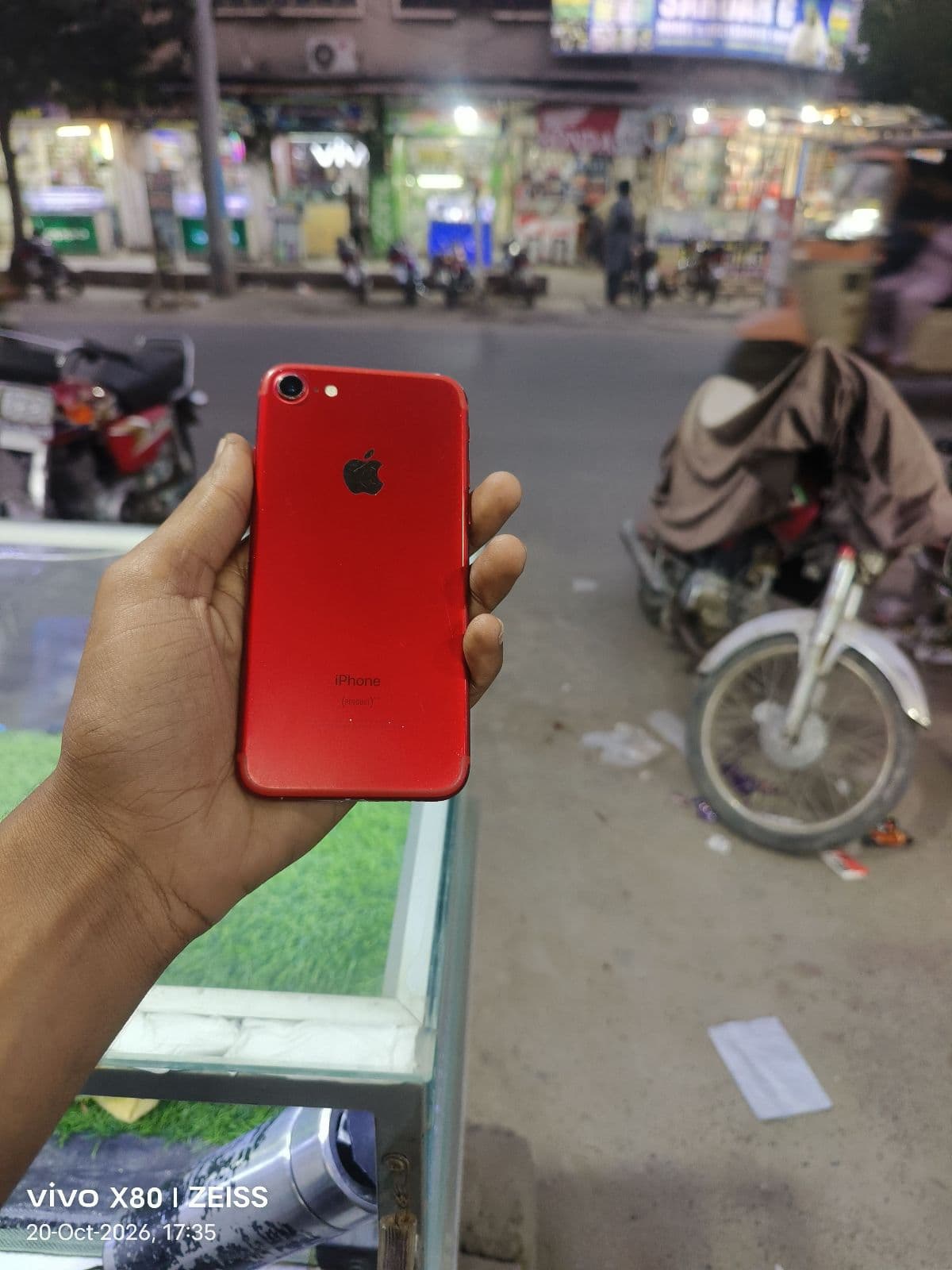 iPhone 7 · 128GB