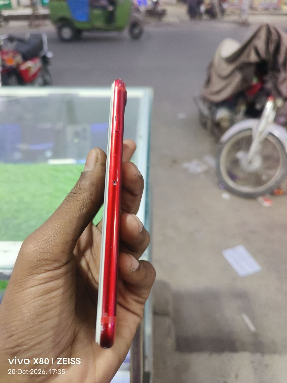 Apple iPhone 7 128GB in (PRODUCT)RED — photo 4