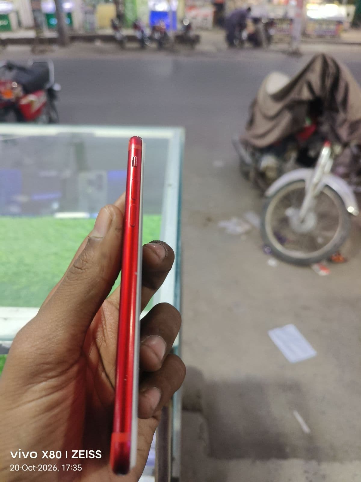 Apple iPhone 7 128GB in (PRODUCT)RED — photo 5